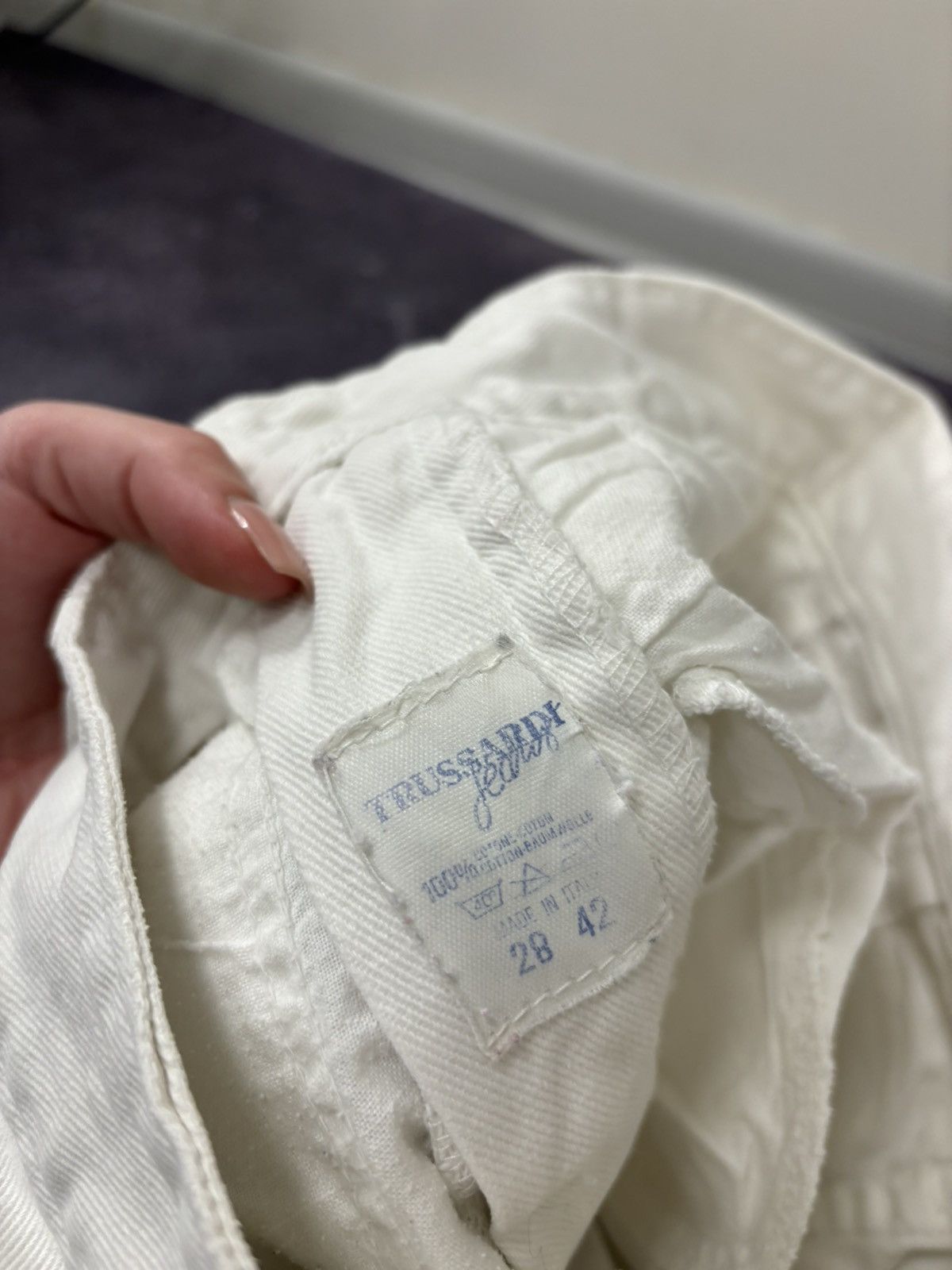 Trussardi Vintage Trussardi Women’s White Logo Luxury Tapered Jeans Size 28" / US 6 / IT 42 - 21 Thumbnail