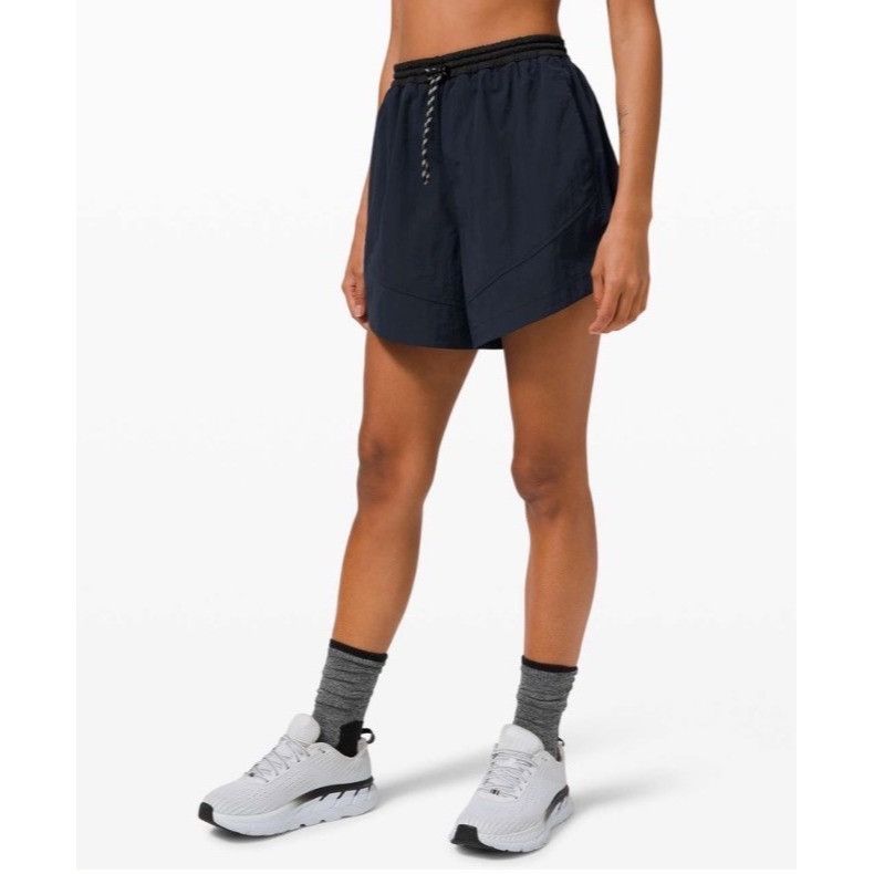 Lululemon Lululemon Evergreen Short Size 6 NWOT True Navy / Black Size 28" / US 6 / IT 42 - 9 Thumbnail