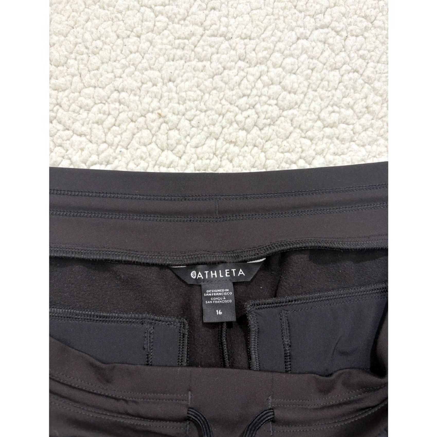 Athleta VINTAGE? Athleta Solstice Apres Ski Quilted Jogger Pants Women’s 16 Black Insulated Size 38" / US 16 / IT 52 - 4 Thumbnail