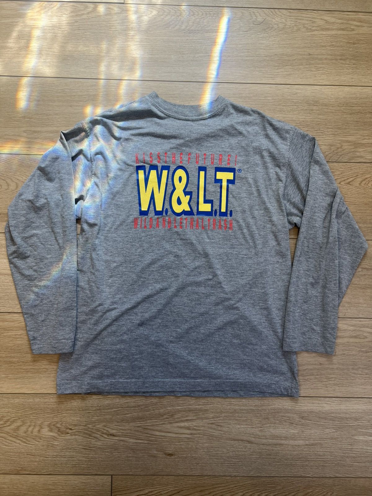 90's W.&L.T. マフラー KISS THE FUTURE! 90s Wild And Lethal Trash Kiss The Future Embossed | Depop