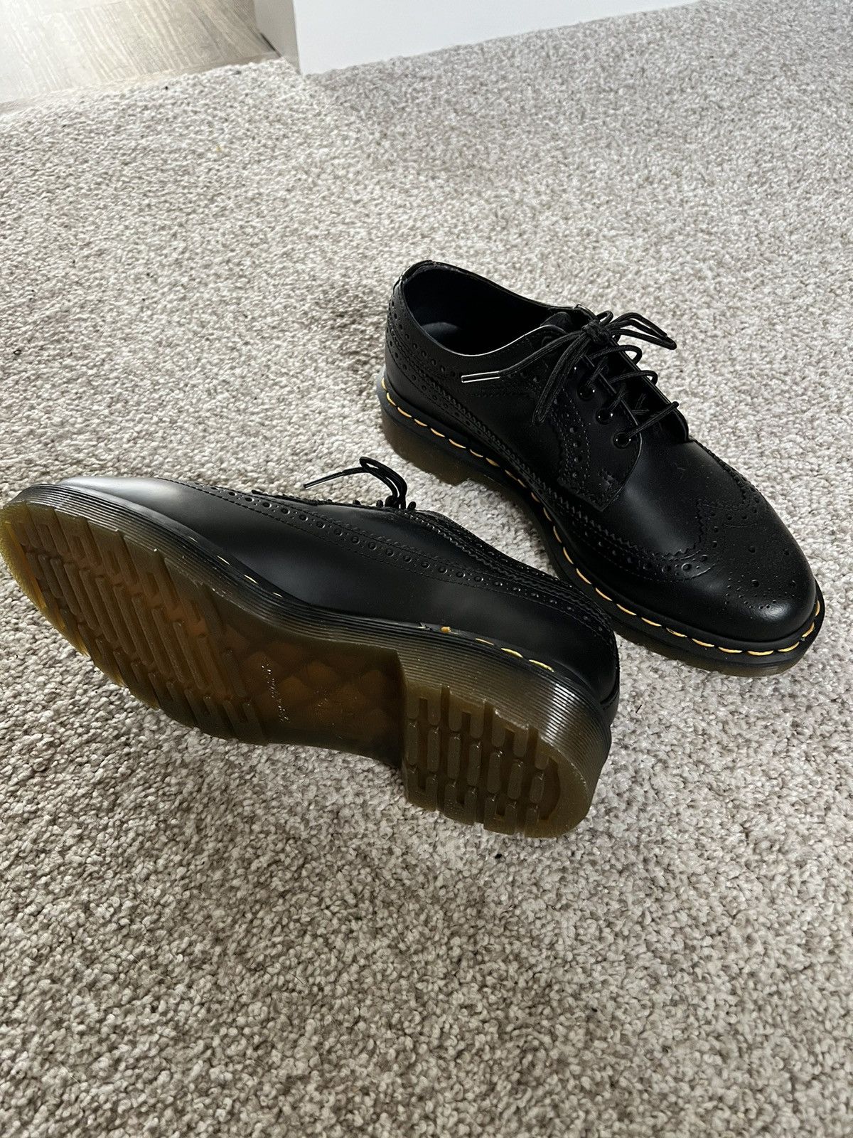 Dr. Martens Dr Marten Size US 7 / EU 40 - 2 Thumbnail