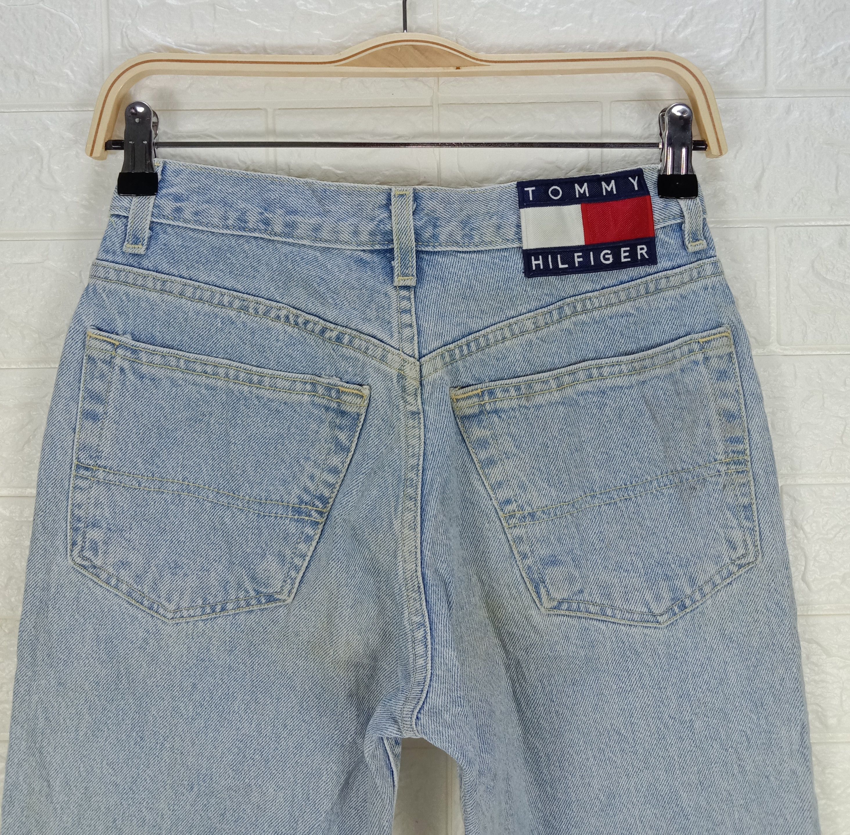 Tommy Hilfiger Vintage 90s Tommy Hilfiger Classic Light Wash Jeans Size 26" / US 2 / IT 38 - 6 Thumbnail