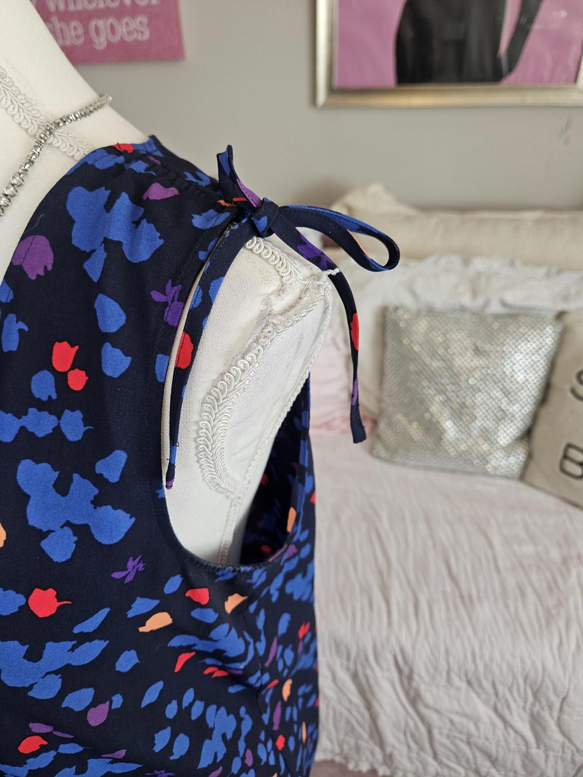 Designer LOFT Navy Floral Print V-Neck Sleeveless Top - Size M Size M / US 6-8 / IT 42-44 - 3 Thumbnail