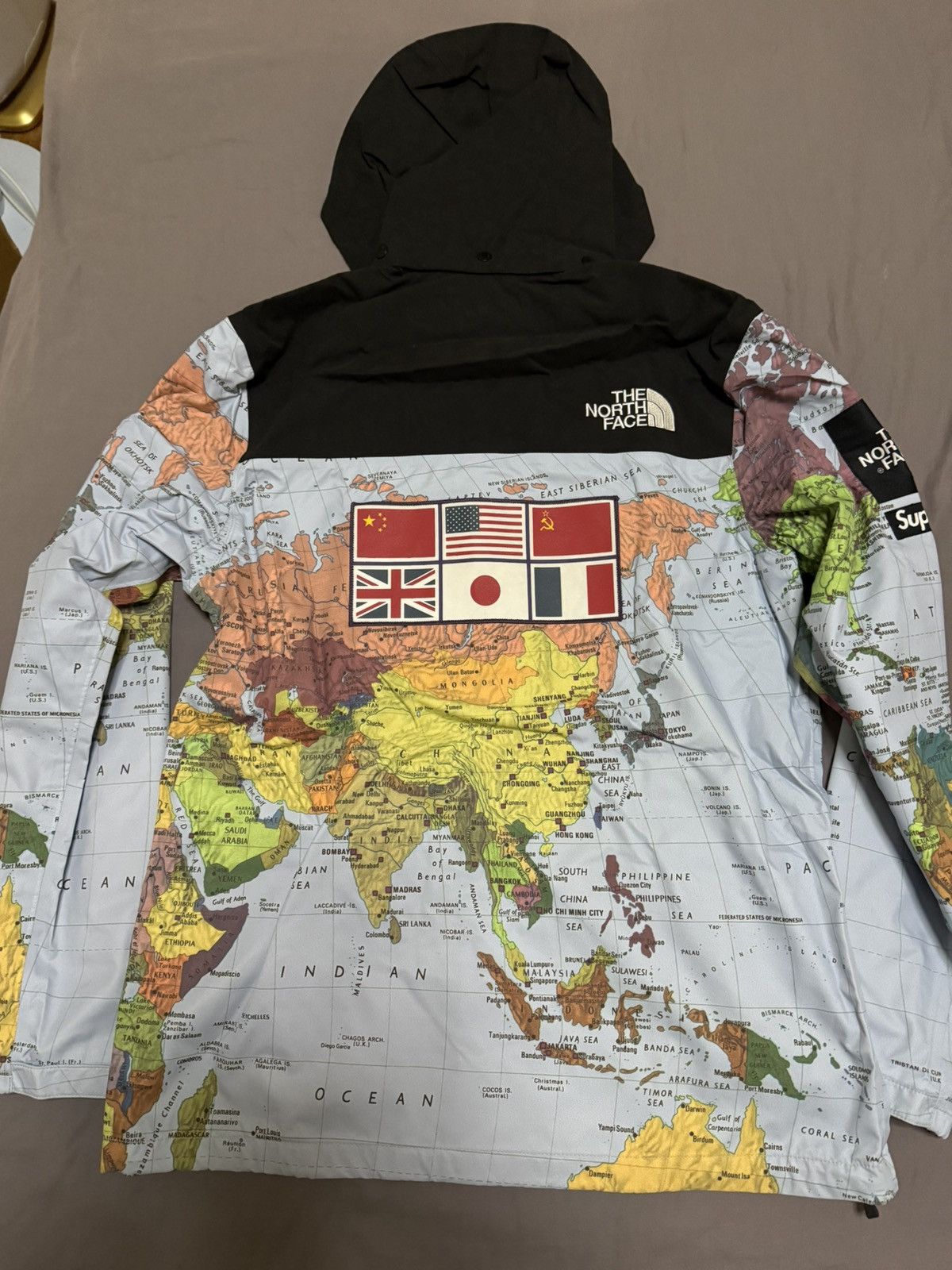 Supreme × The North Face Supreme tnf the north face atlas maps coach jacket Size US M / EU 48-50 / 2 - 8 Thumbnail