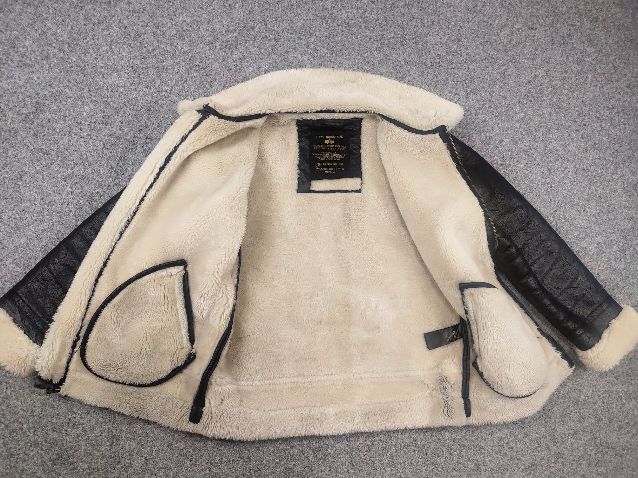 Alpha Industries Alpha Industries B3 Flying Faux Shearling Jacket Vintage Size US M / EU 48-50 / 2 - 15 Thumbnail
