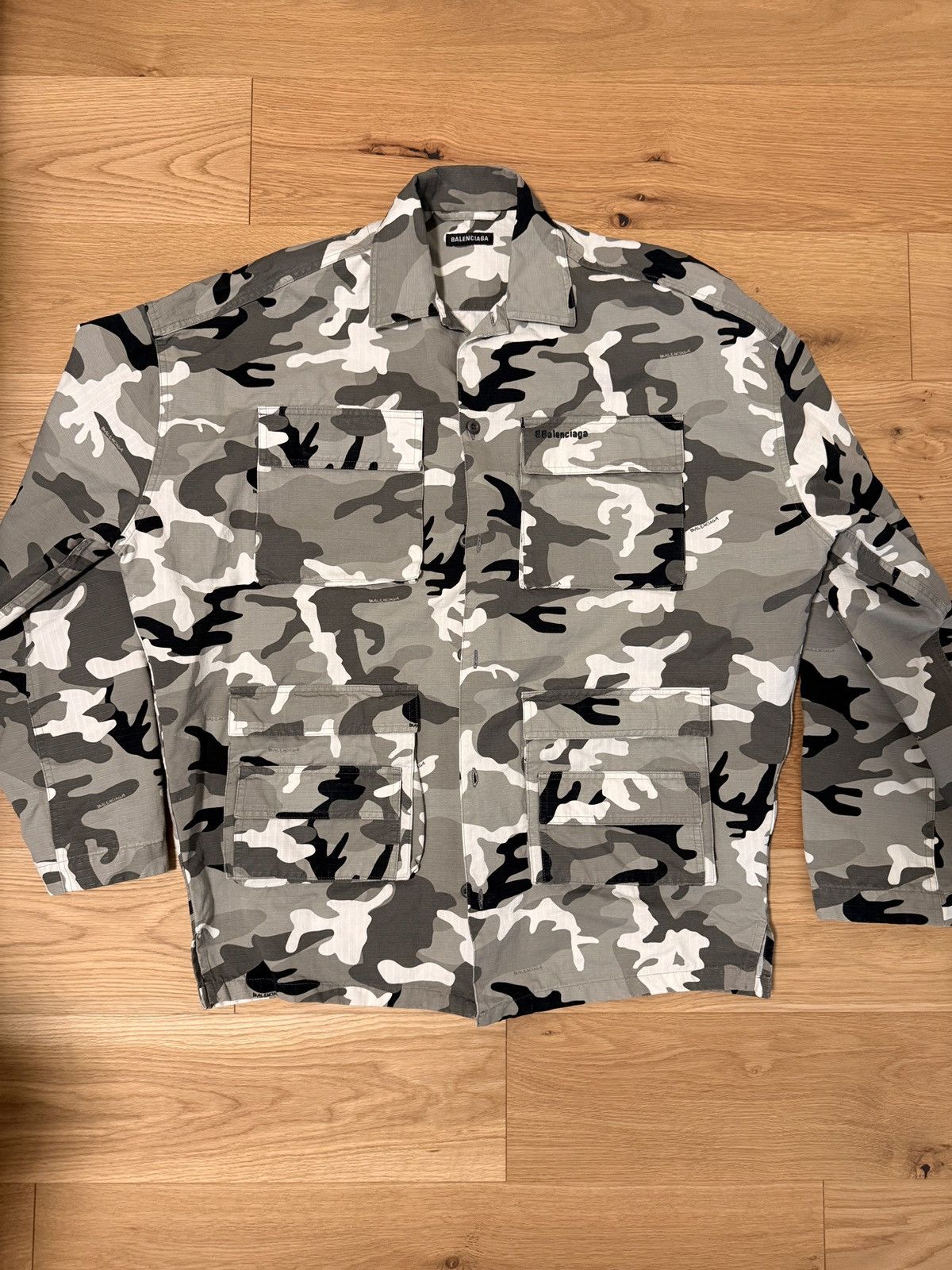 Balenciaga Balenciaga Camo Four Pocket Overshirt Size US L / EU 52-54 / 3 - 1 Thumbnail
