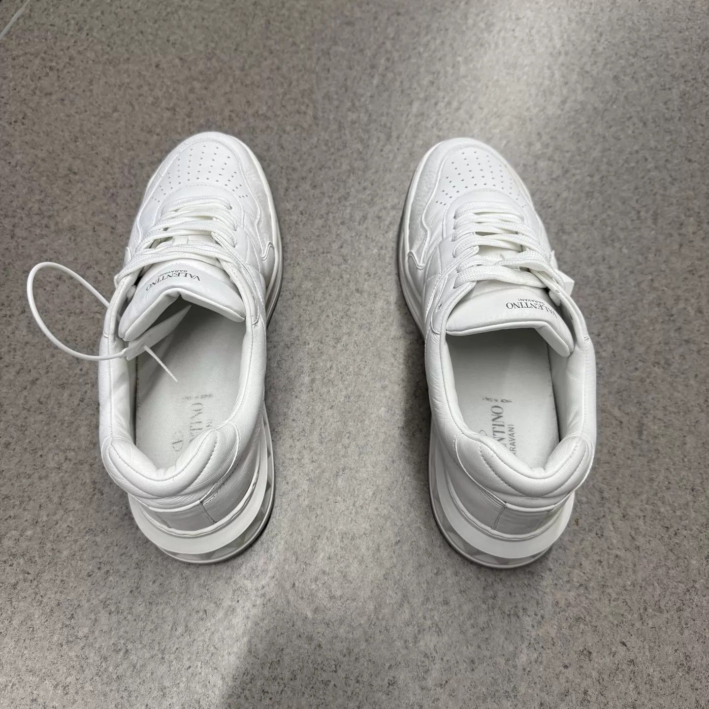 Valentino Valentino One Stud GARAVANI White 43 Gently Used Size US 10 / EU 43 - 8 Thumbnail