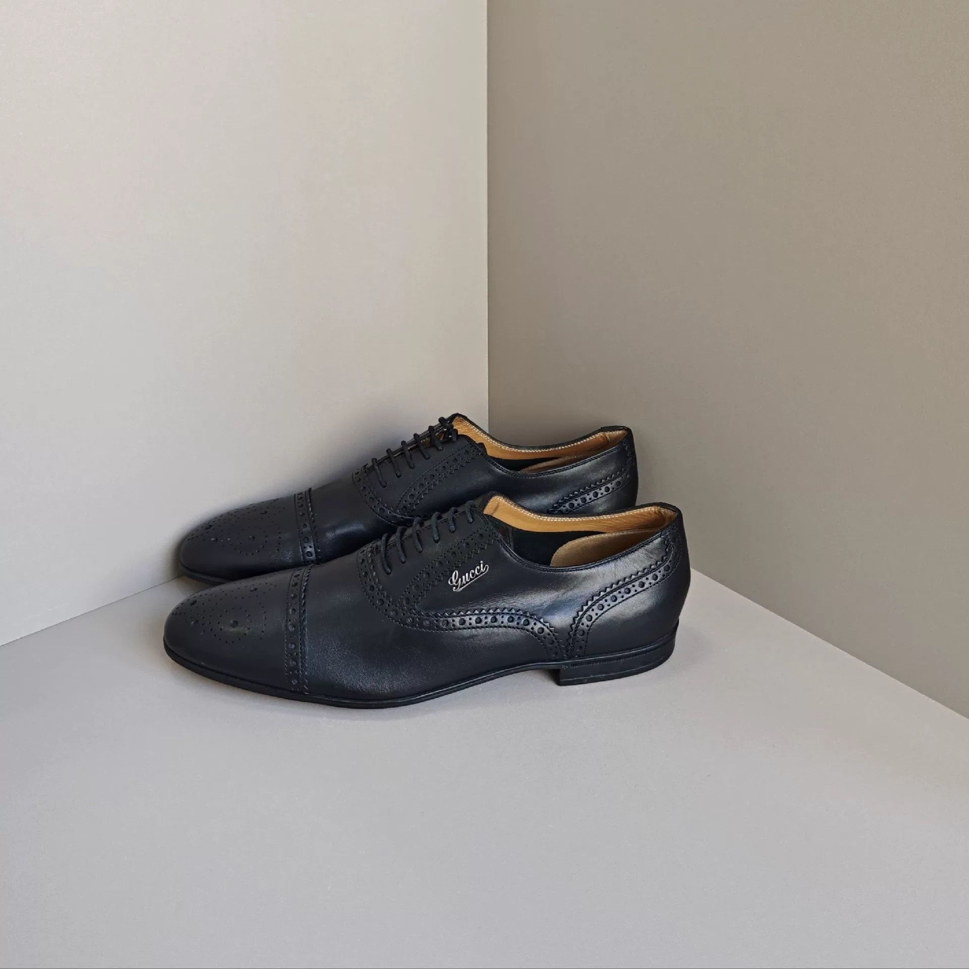 Gucci Gucci Retro Lowtop Sneakers 7 Men Size US 7 / EU 40 - 1 Thumbnail