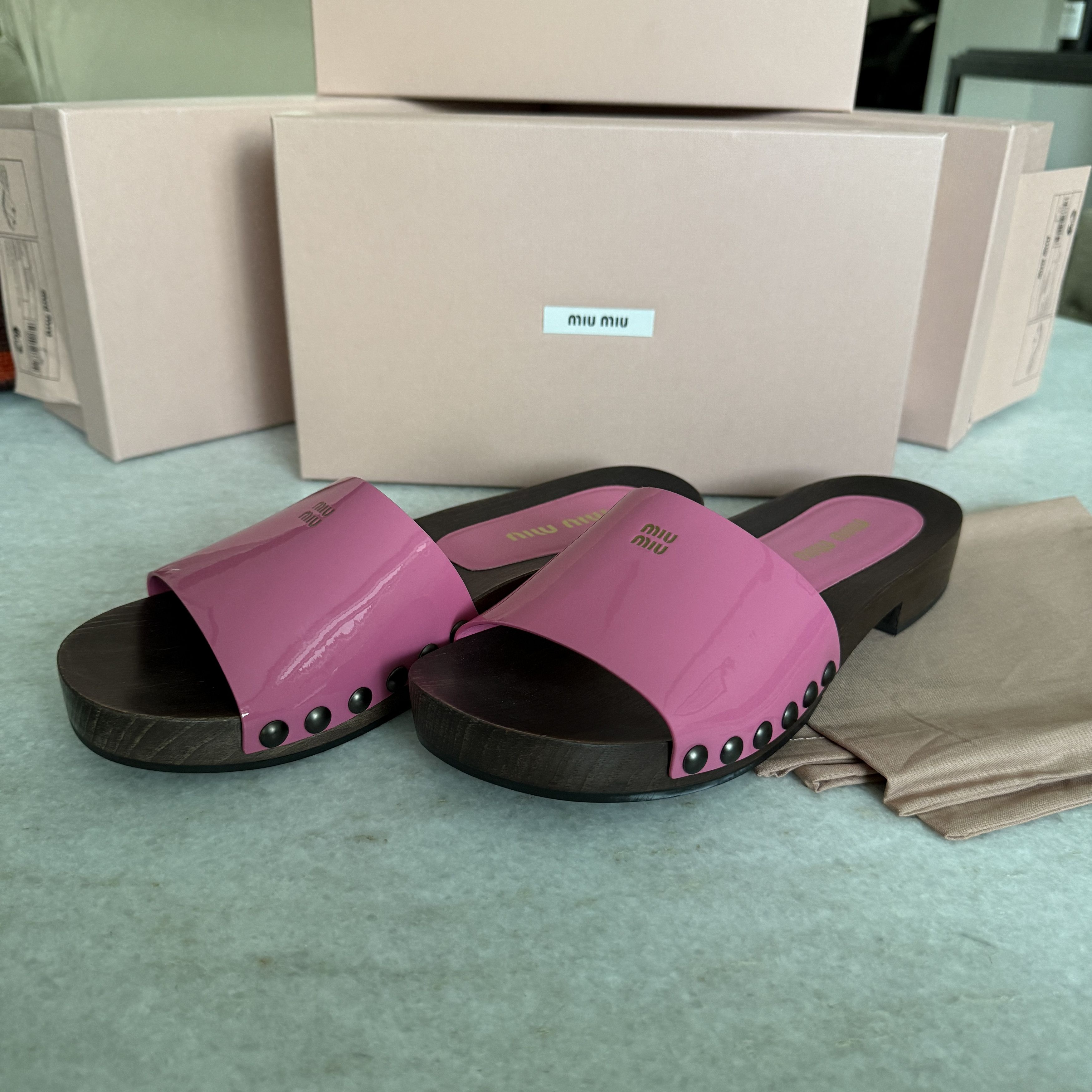 Miu Miu MIU MIU 5Z425E Fuschia Patent Leather Clogs. 36 Sandals Size US 6 / IT 36 - 9 Thumbnail