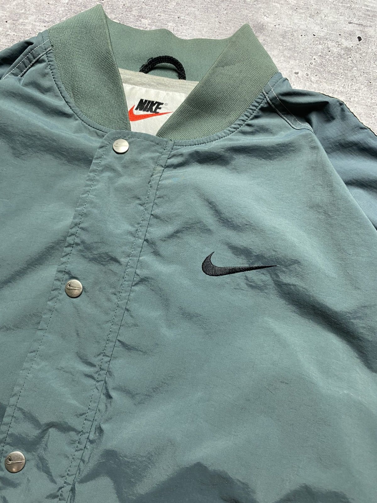 Nike Vintage Nike Nylon Bomber Jacket Size US L / EU 52-54 / 3 - 8 Thumbnail