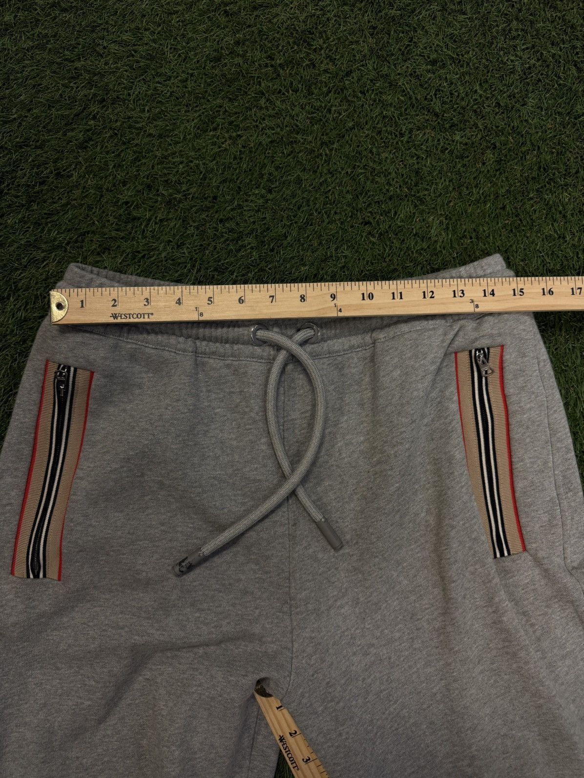 Burberry Burberry Sweatpants Size Medium Pre Owned 🧼 Size US 31 - 17 Thumbnail