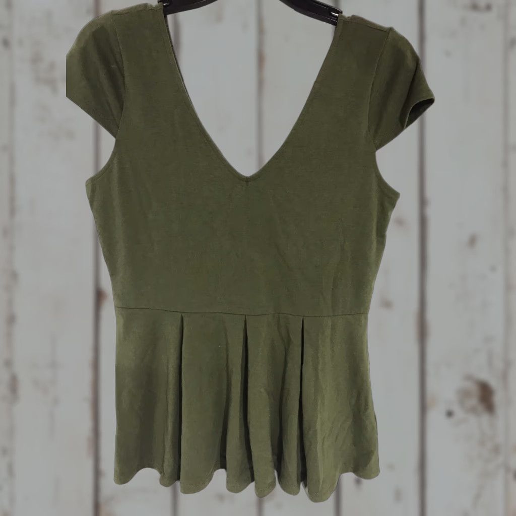 Victoria's Secret Victoria's Secret Women's Olive Green Double V-Neck Blouse Short Sleeve Zipper Back Casual Top Size M Size M / US 6-8 / IT 42-44 - 1 Thumbnail