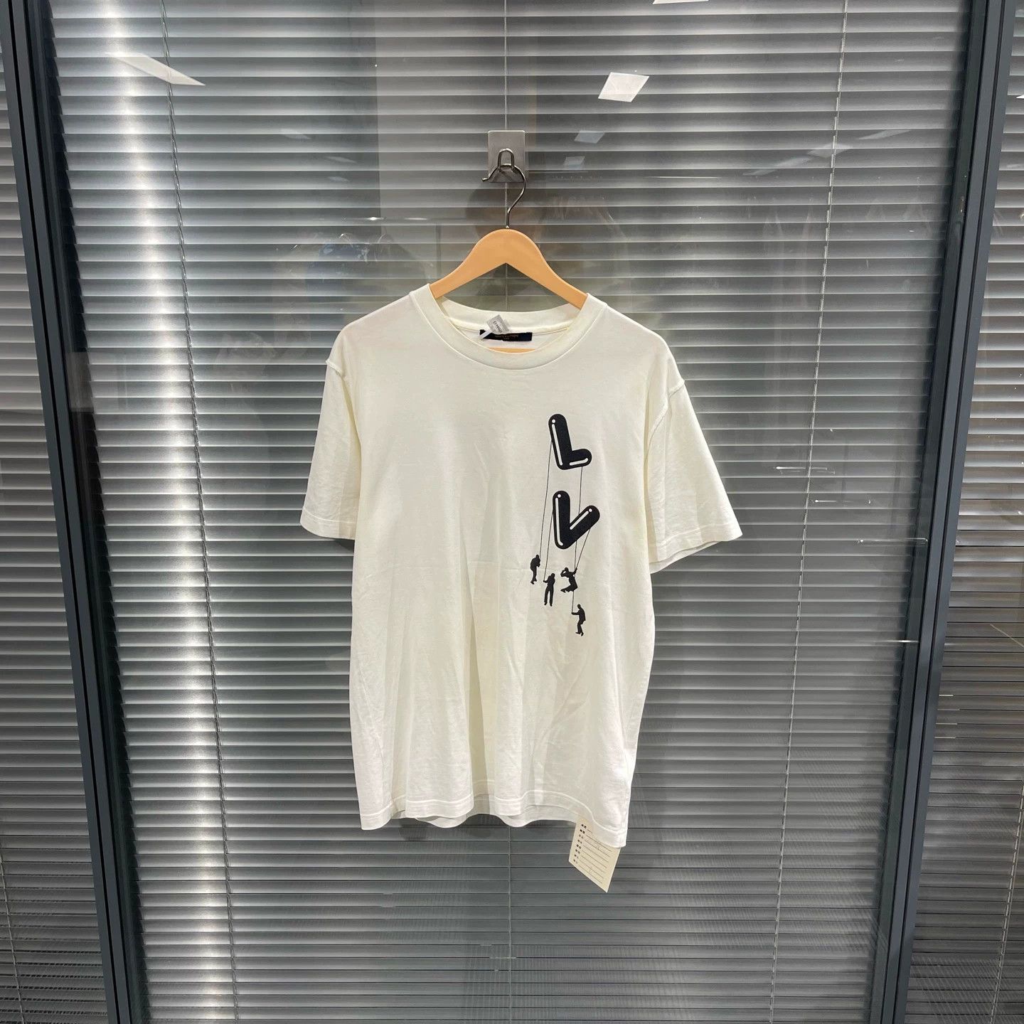 Louis Vuitton LV Paratrooper Print Short Sleeve Tee L Size US L / EU 52-54 / 3 - 1 Thumbnail