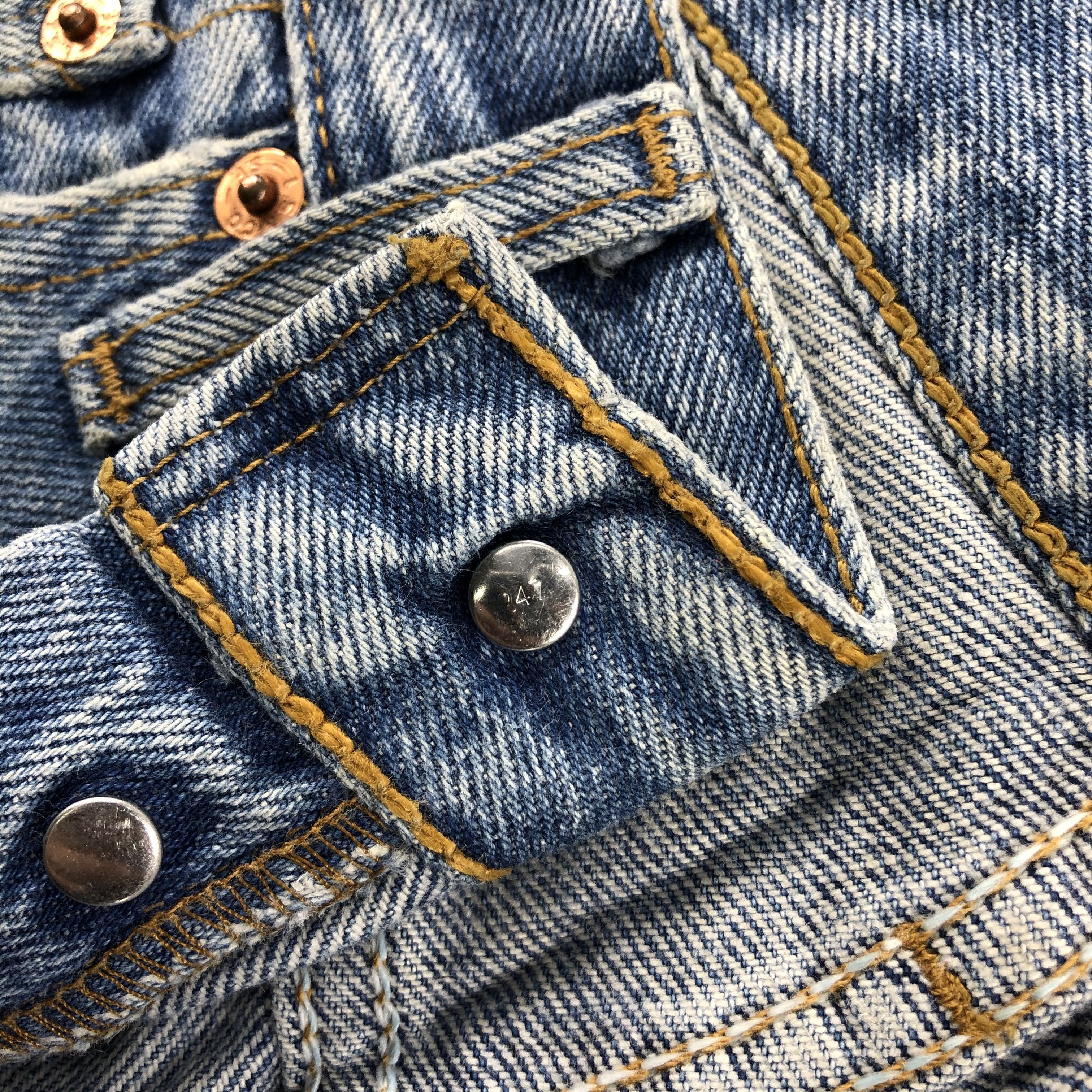Levi's Vintage 90s Dirty Light Wash Levis 501 Jeans-JM926 Size US 31 - 9 Thumbnail