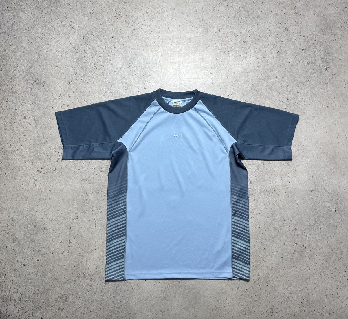 Nike Nike Vintage T-Shirt Center Swoosh Size L Size US L / EU 52-54 / 3 - 1 Thumbnail