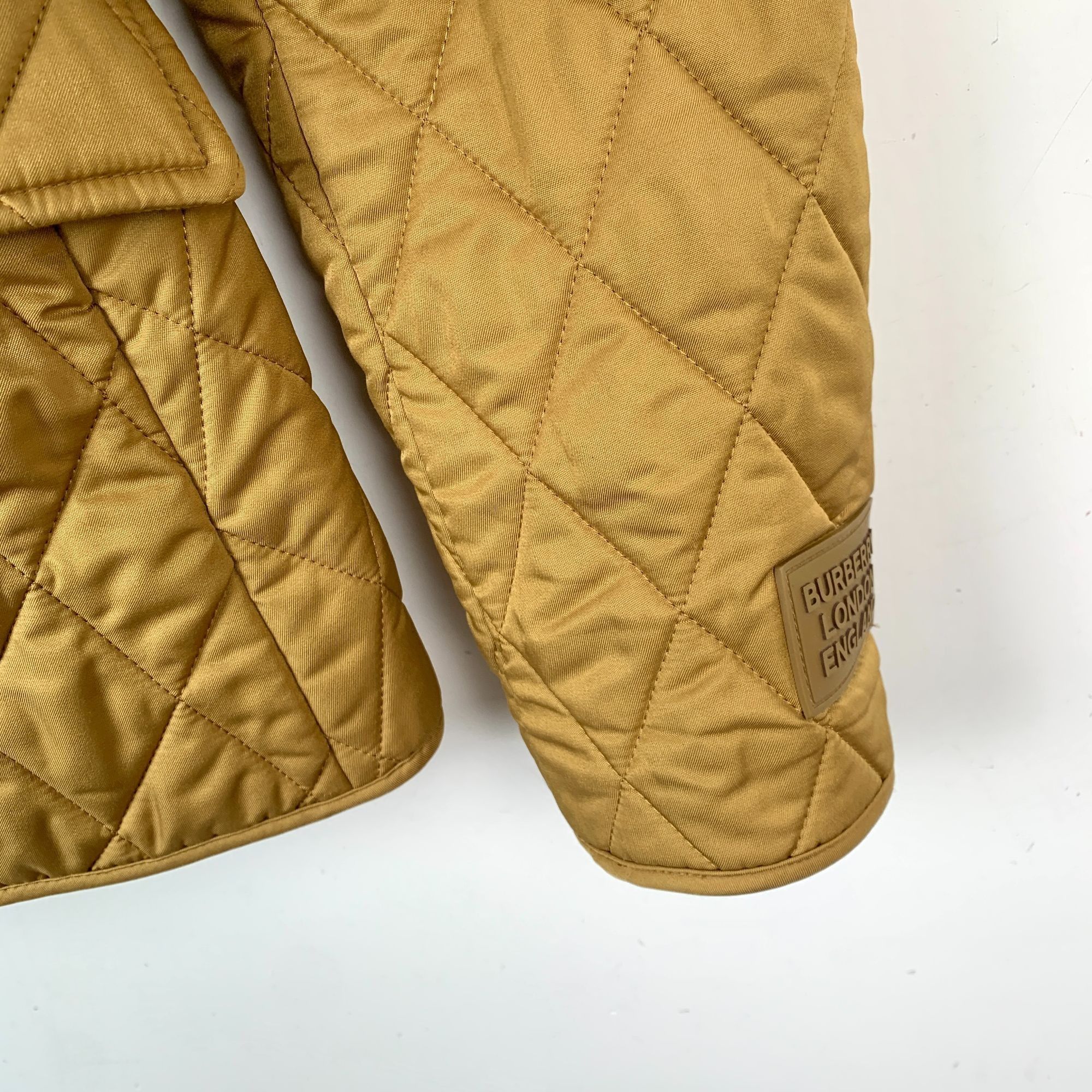 Burberry Burberry Quilted Diamond Pattern Jacket Womens US 4 UK 6 IT Size S / US 4 / IT 40 - 6 Thumbnail