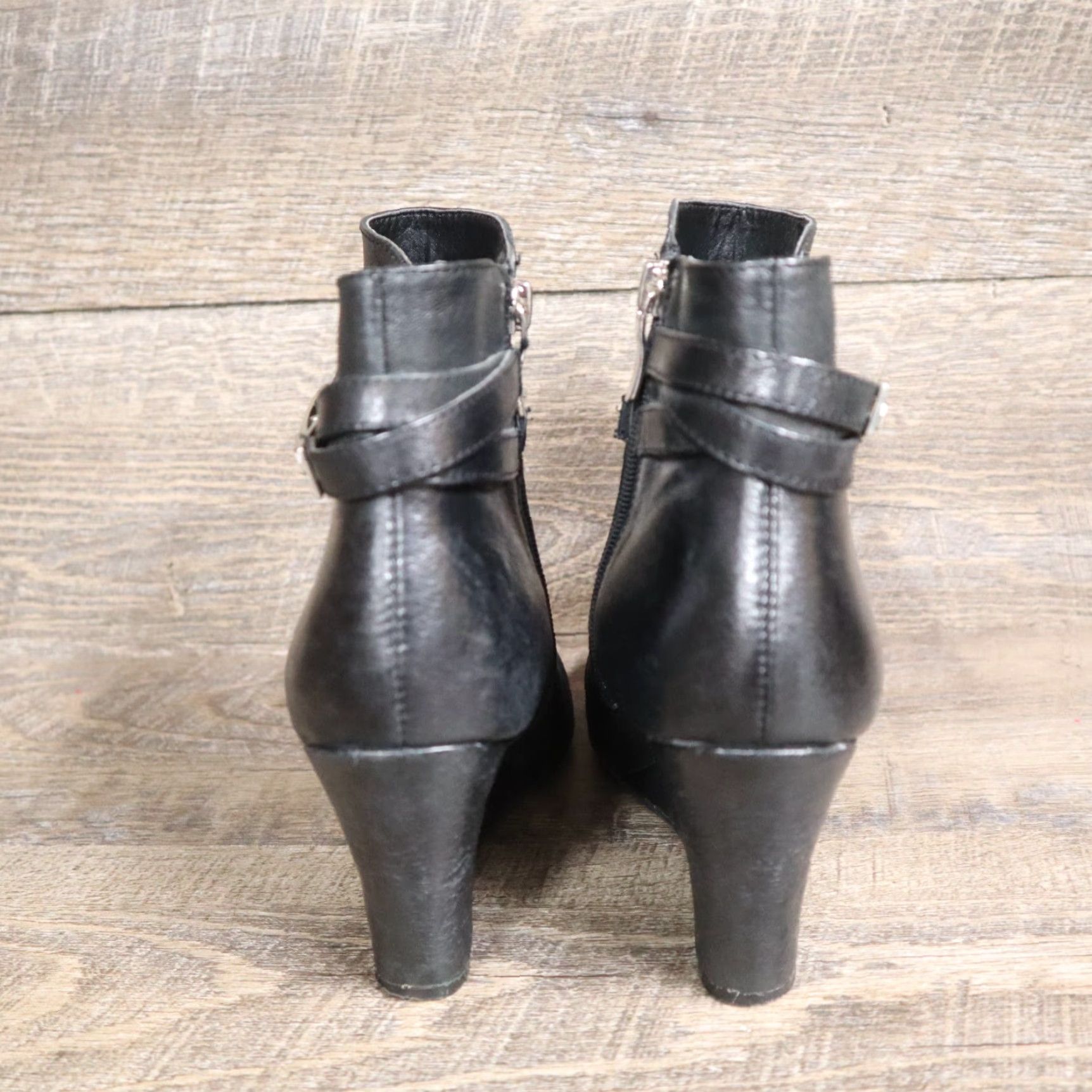 Chinese Laundry VINTAGE Chinese Laundry Bootie SHOE Cross-Category Bootie Women 6 Black Faux Leather Faux Suede Wedge Ankle High Heel 3-3.9in Mens? Size US 6 / IT 36 - 4 Thumbnail