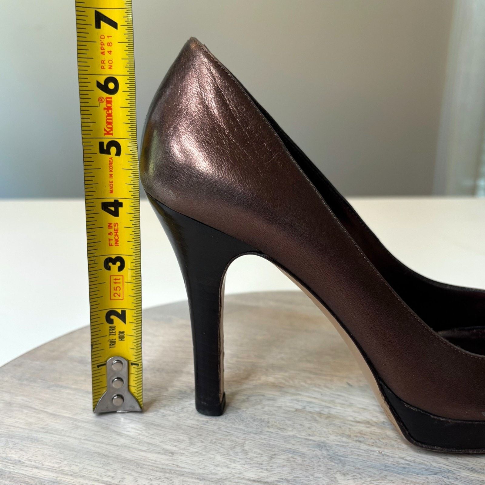 Gucci Gucci Metallic Bronze Leather Platform Heels US Size 8.5 B Size US 8.5 / IT 38.5 - 8 Thumbnail