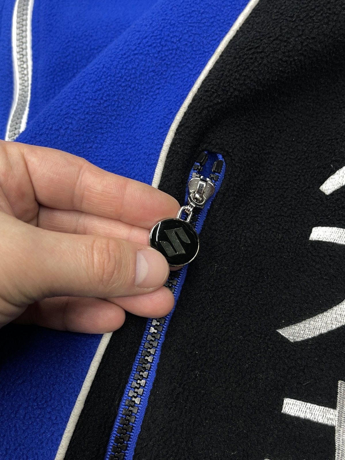 Formula 1 Suzuki Tyco TAS Racing Team Fleece Jacket GSX-R Castrol Size US L / EU 52-54 / 3 - 14 Thumbnail