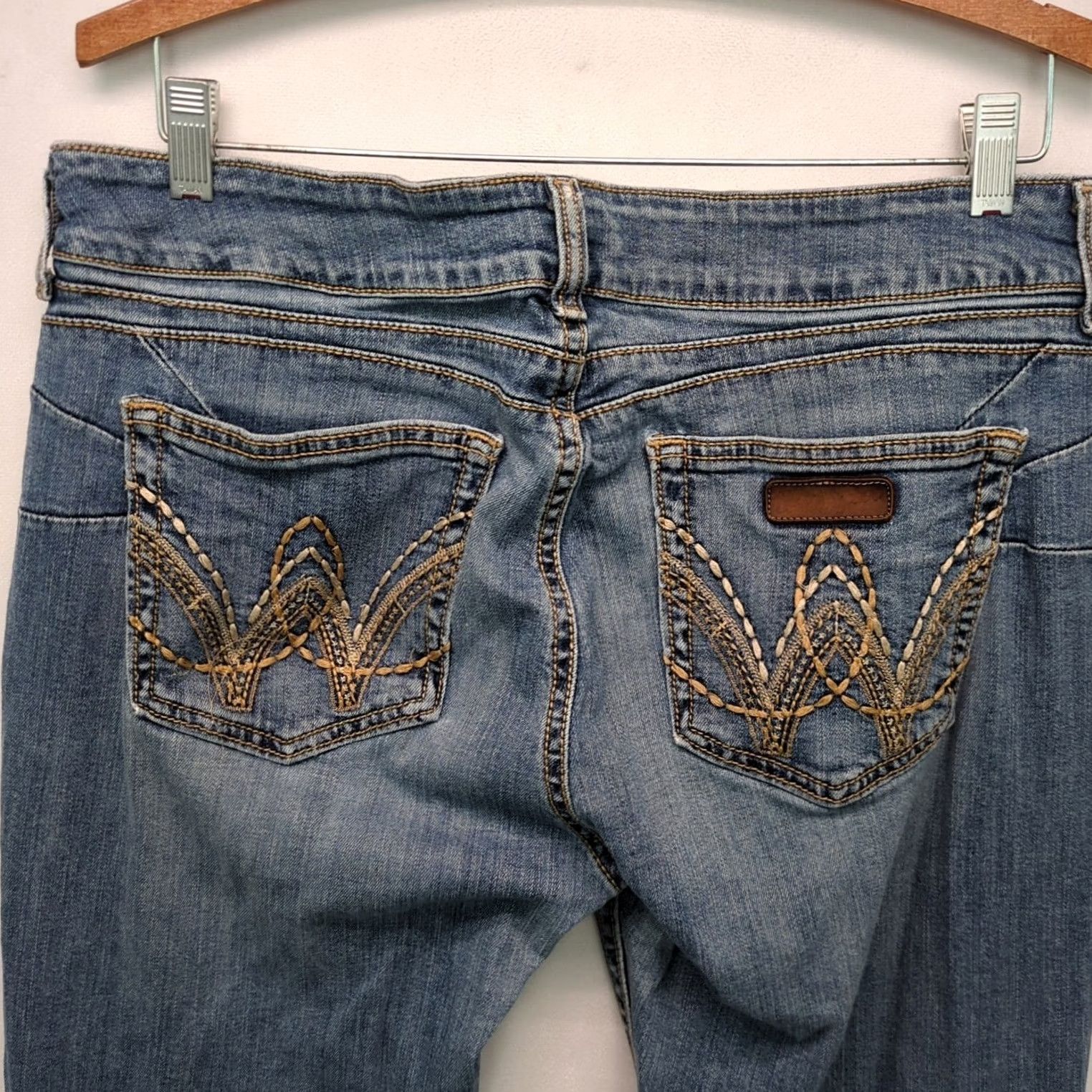 Wrangler Wrangler Jeans Bootcut Size 14 Medium Wash Blue Women Cotton Spandex Distressed Bottom 13/14 x 34 Size 36" / US 14 / IT 50 - 6 Thumbnail