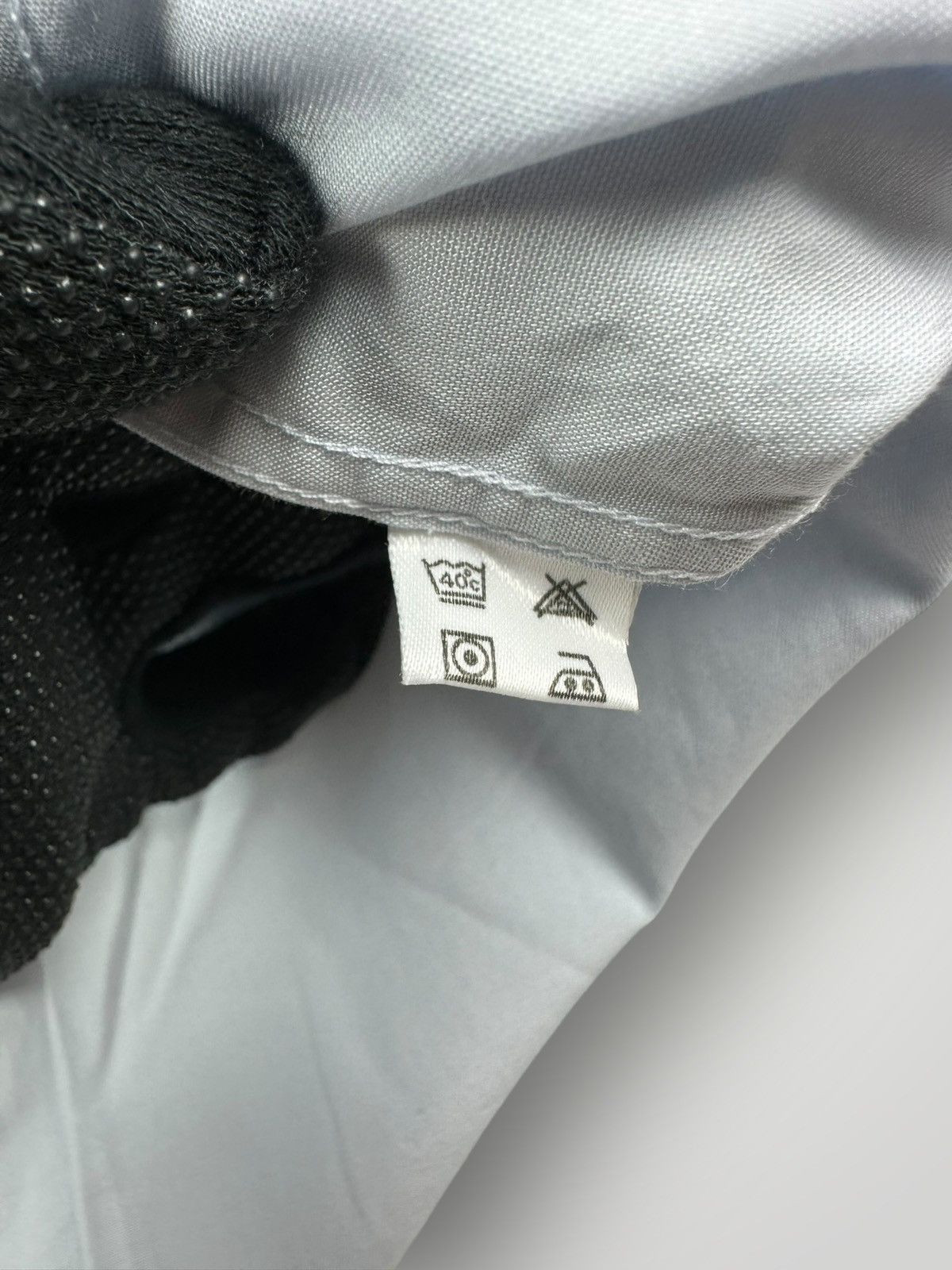 Yves Saint Laurent Yves Saint Laurent Shirt logo YSL men’s M Size US M / EU 48-50 / 2 - 4 Thumbnail
