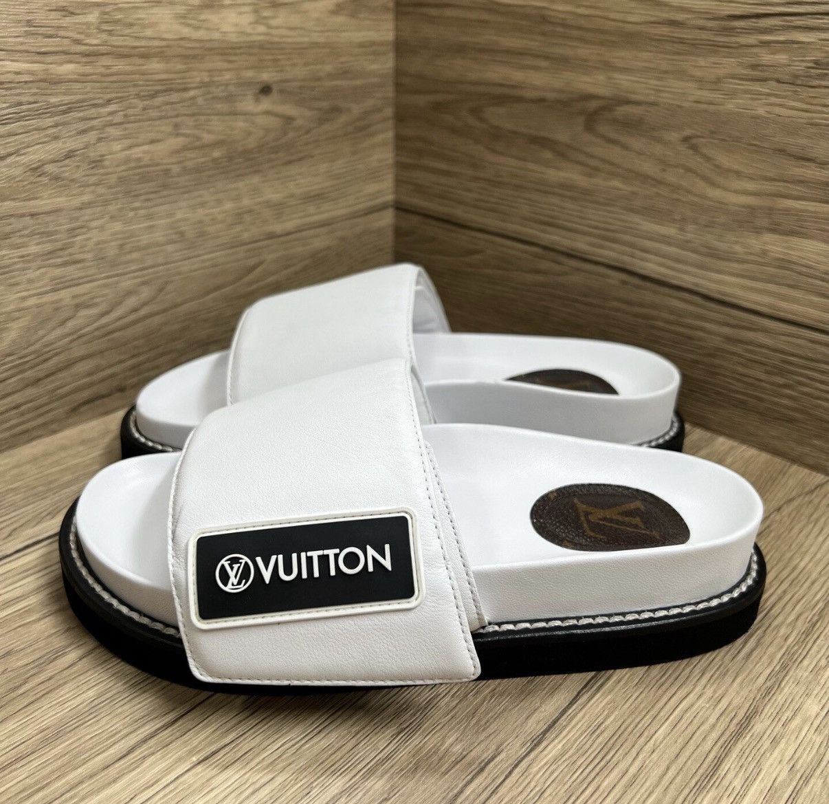 Louis Vuitton Louis Vuitton Sunset White & Black Logo Slippers J41 Size US 5 / IT 35 - 1 Thumbnail