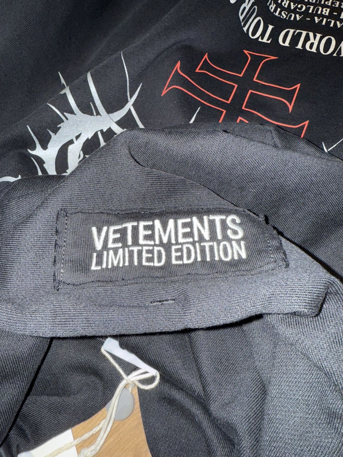 Vetements Vetements Metal Patch Logo Hoodie Black XS Size US XS / EU 42 / 0 - 9 Thumbnail