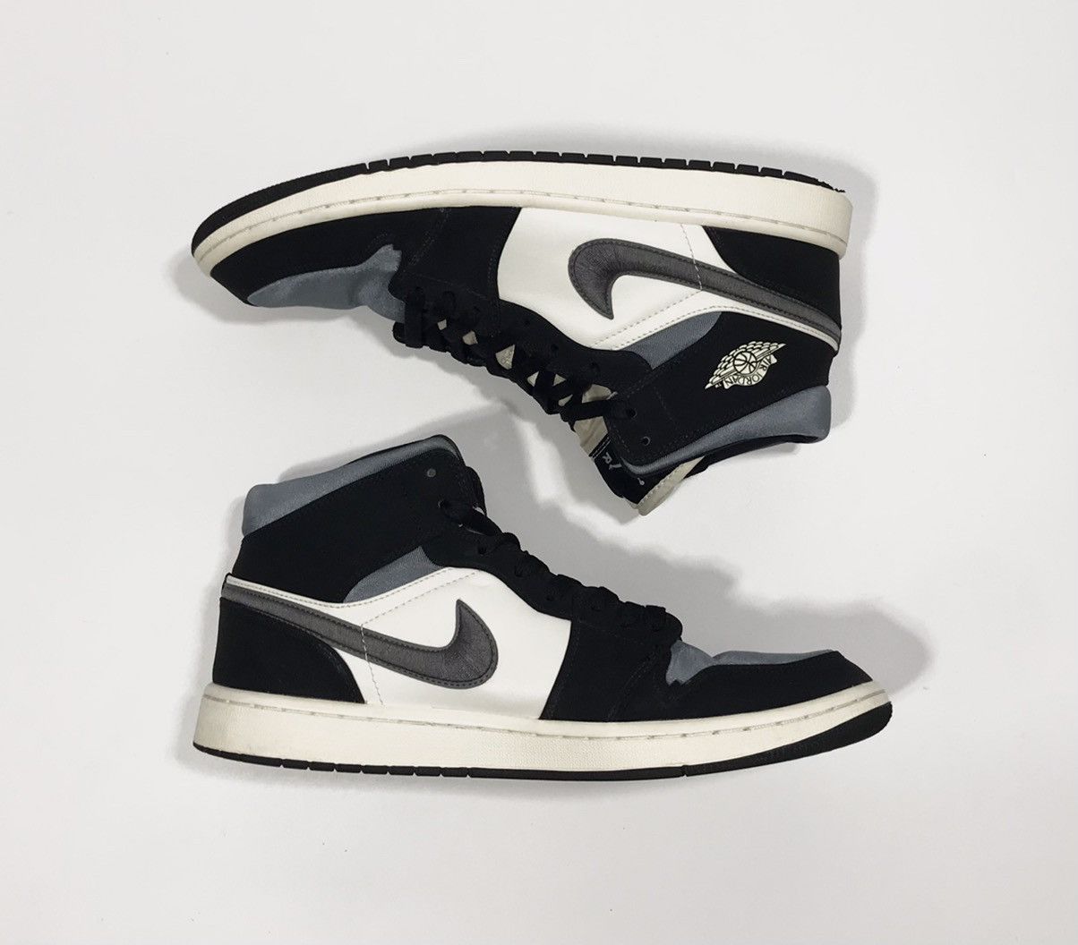 Jordan Brand Air Jordan 1 Mid Satin Grey Toe Men's US11 Black Size US 11 / EU 44 - 6 Thumbnail