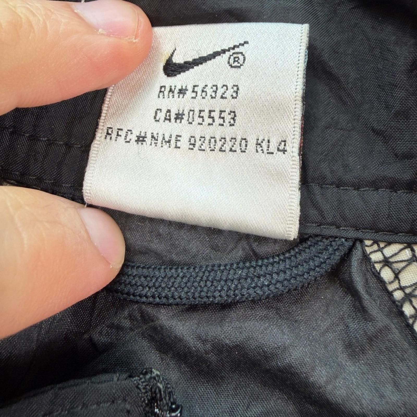 Nike Vintage 2000s Nike Windbreaker Jacket Black Mesh Panel Men L Size US L / EU 52-54 / 3 - 7 Thumbnail