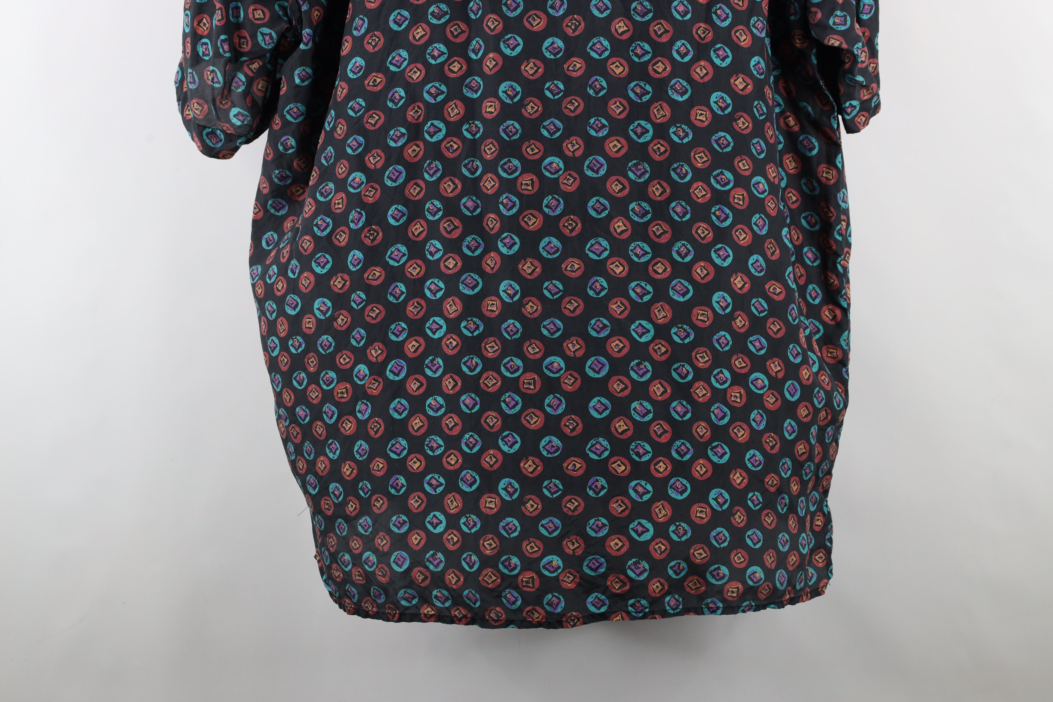 Vintage Vintage 90s Streetwear Geometric Silk Collared Button Shirt Size US XL / EU 56 / 4 - 10 Thumbnail