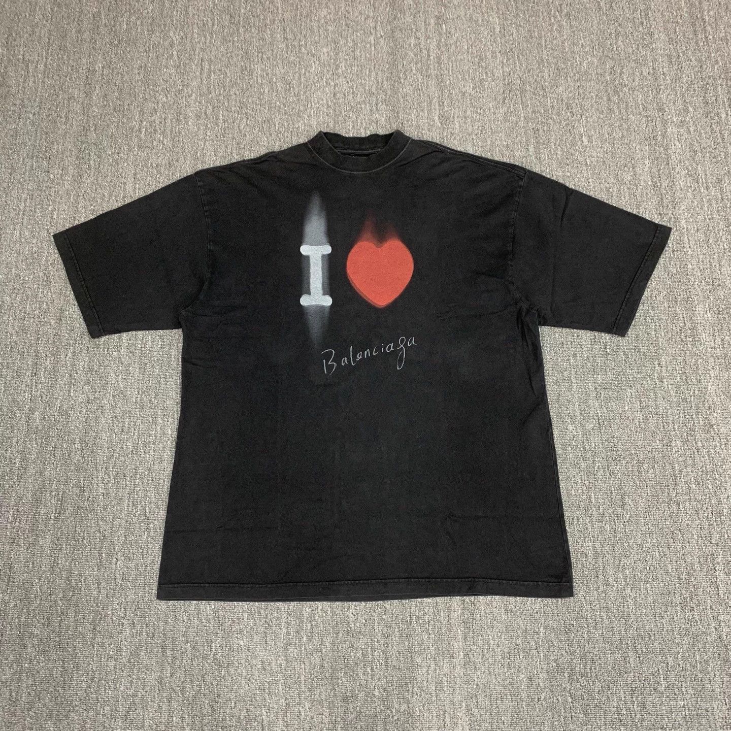 Balenciaga Balenciaga Black Heart Print SS T XS 95new 14611 Size US XS / EU 42 / 0 - 1 Thumbnail