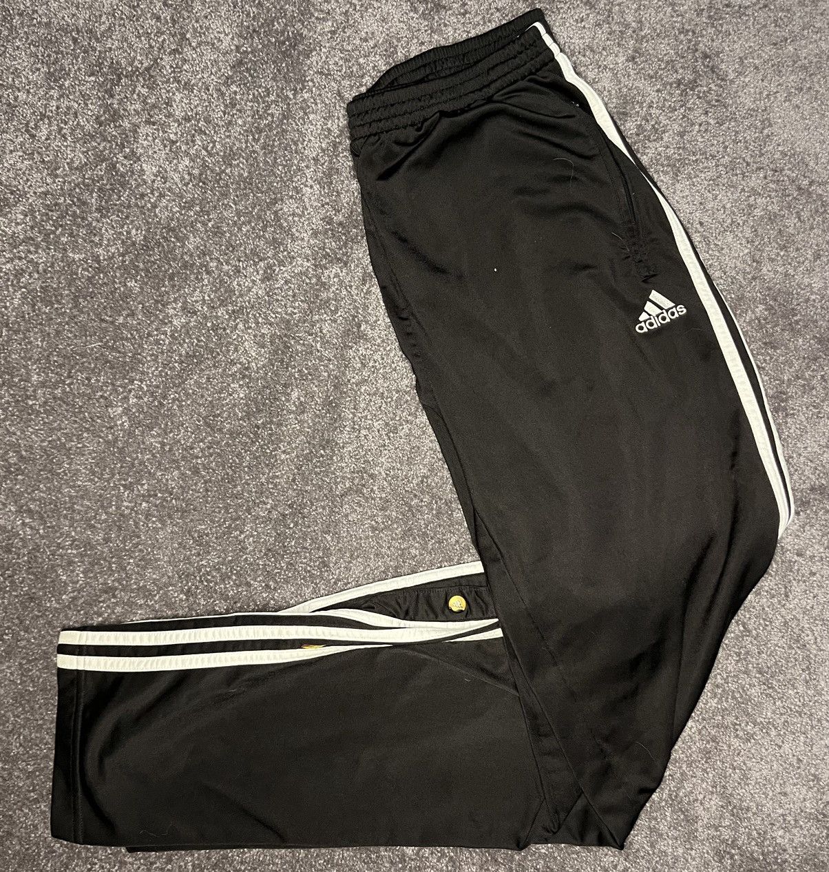 Adidas Vintage adidas Size US 32 / EU 48 - 1 Thumbnail