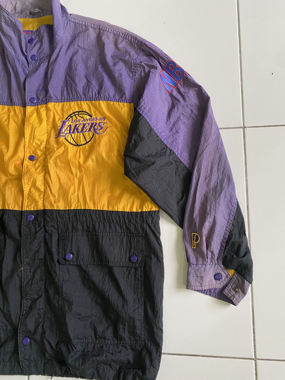 NBA Vintage LosangelesLakers Basketball Coloublock Shell Jacket Size US XL / EU 56 / 4 - 4 Thumbnail
