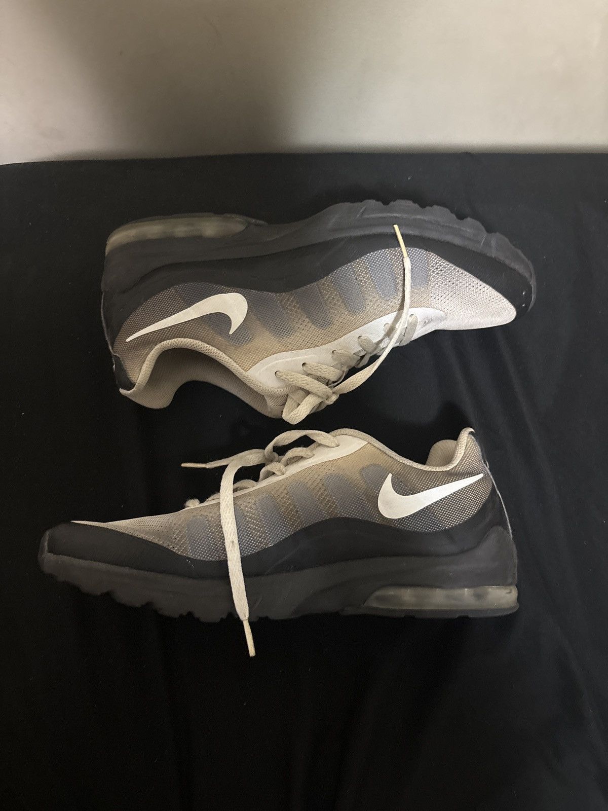 Nike Nike Air max invigor Size US 10 / EU 43 - 4 Thumbnail