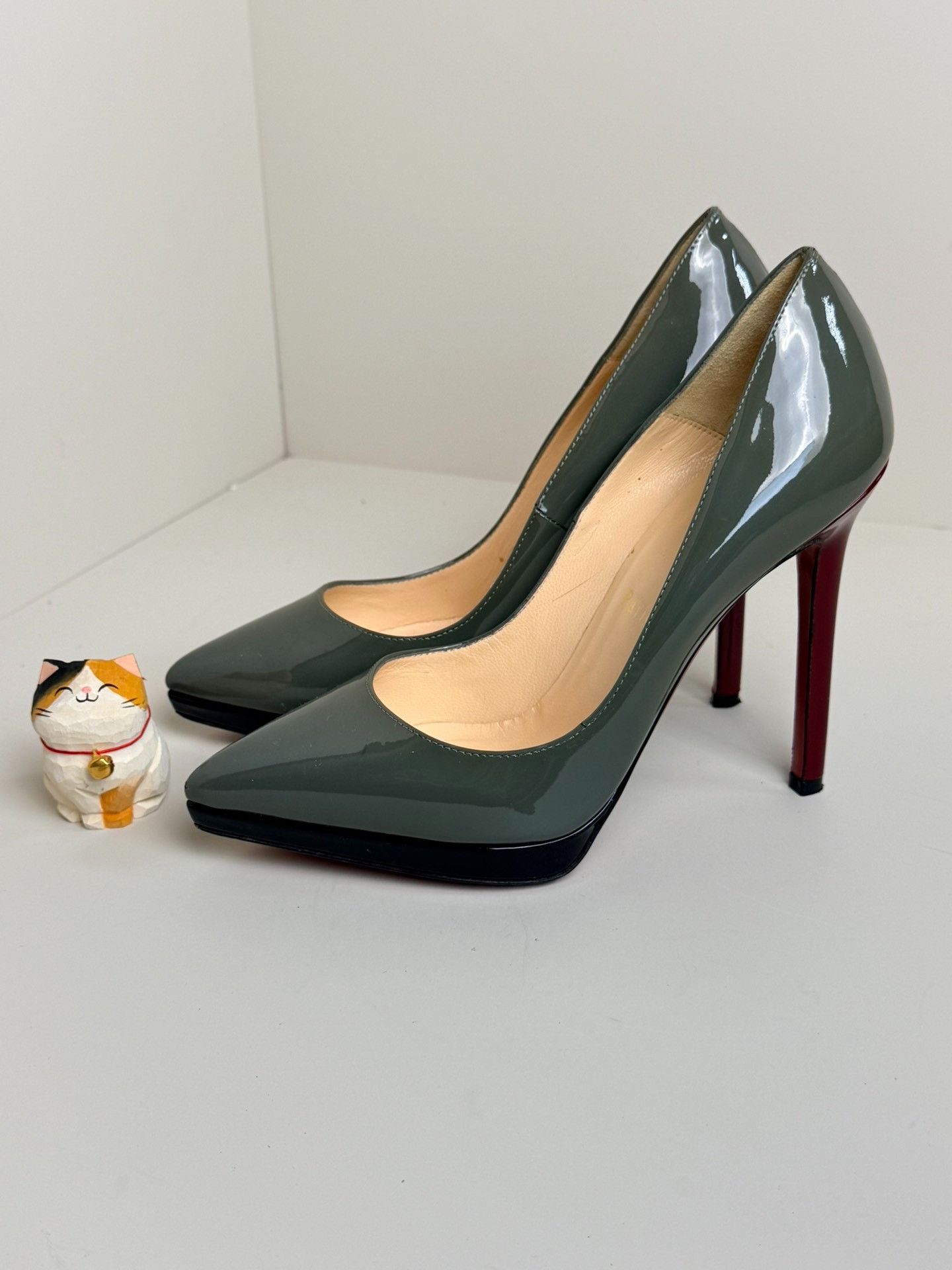 Christian Louboutin Christian Louboutin Patent Gray Lowtop Sneakers us_6 Women Size US 6 / IT 36 - 1 Thumbnail