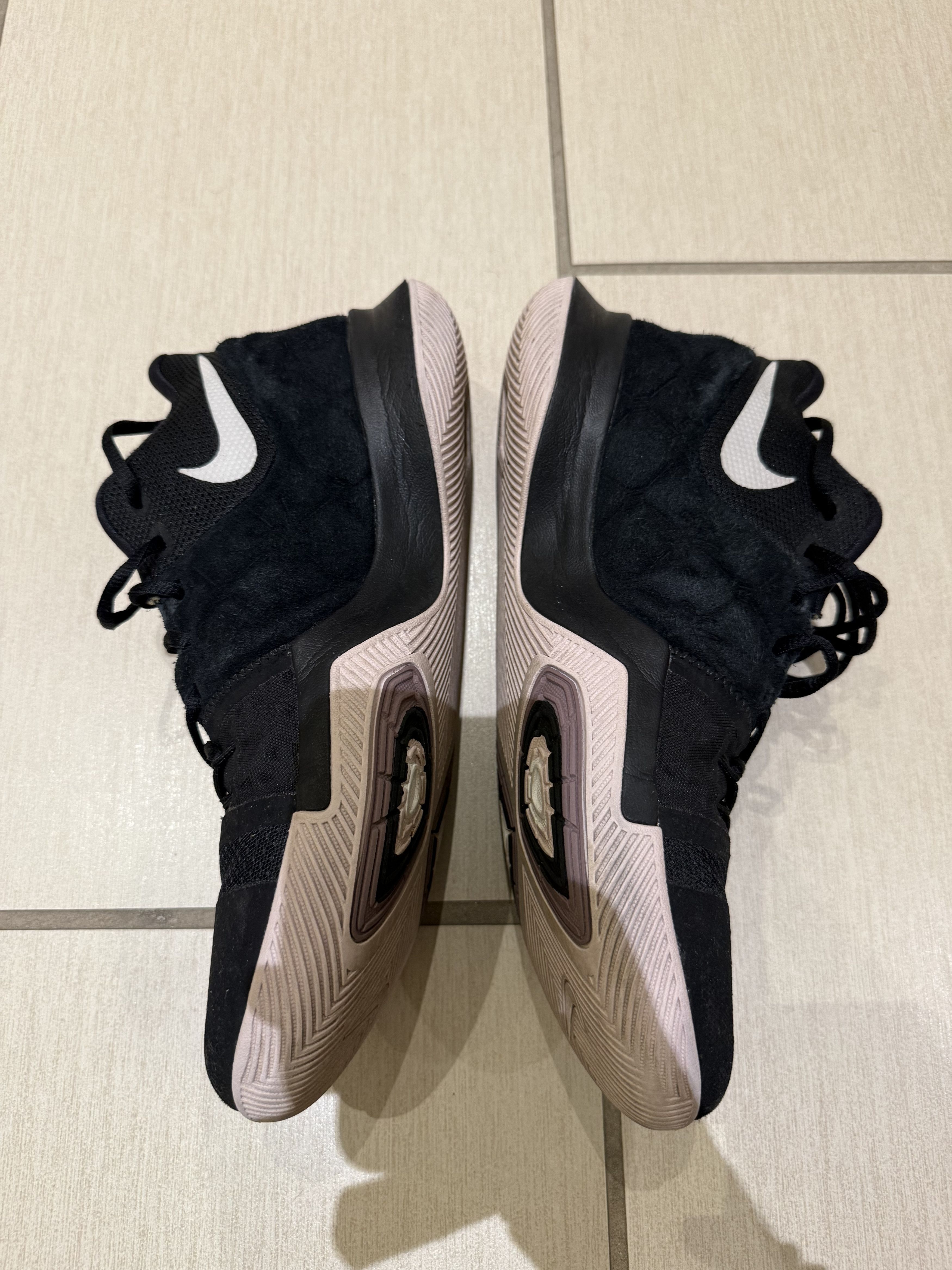 Nike Nike Kyrie 3 Black Suede Size US 10.5 / EU 43-44 - 5 Thumbnail