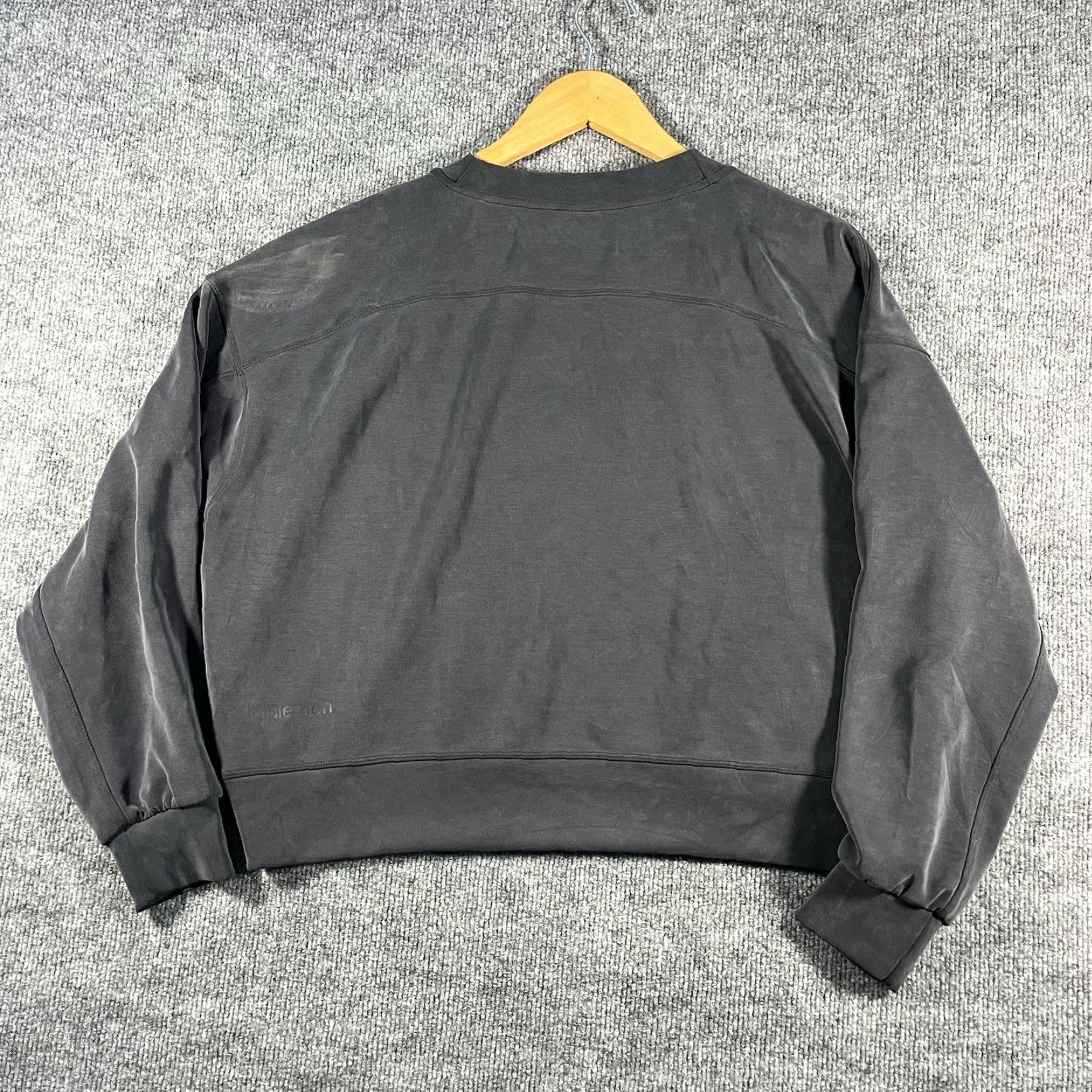 Lululemon Lululemon Perfectly Oversized Cropped Crew Sweatshirt Women’s 6 Black Logo Lightweight Activewear Crew Neck Relaxed Fit Size M / US 6-8 / IT 42-44 - 3 Thumbnail