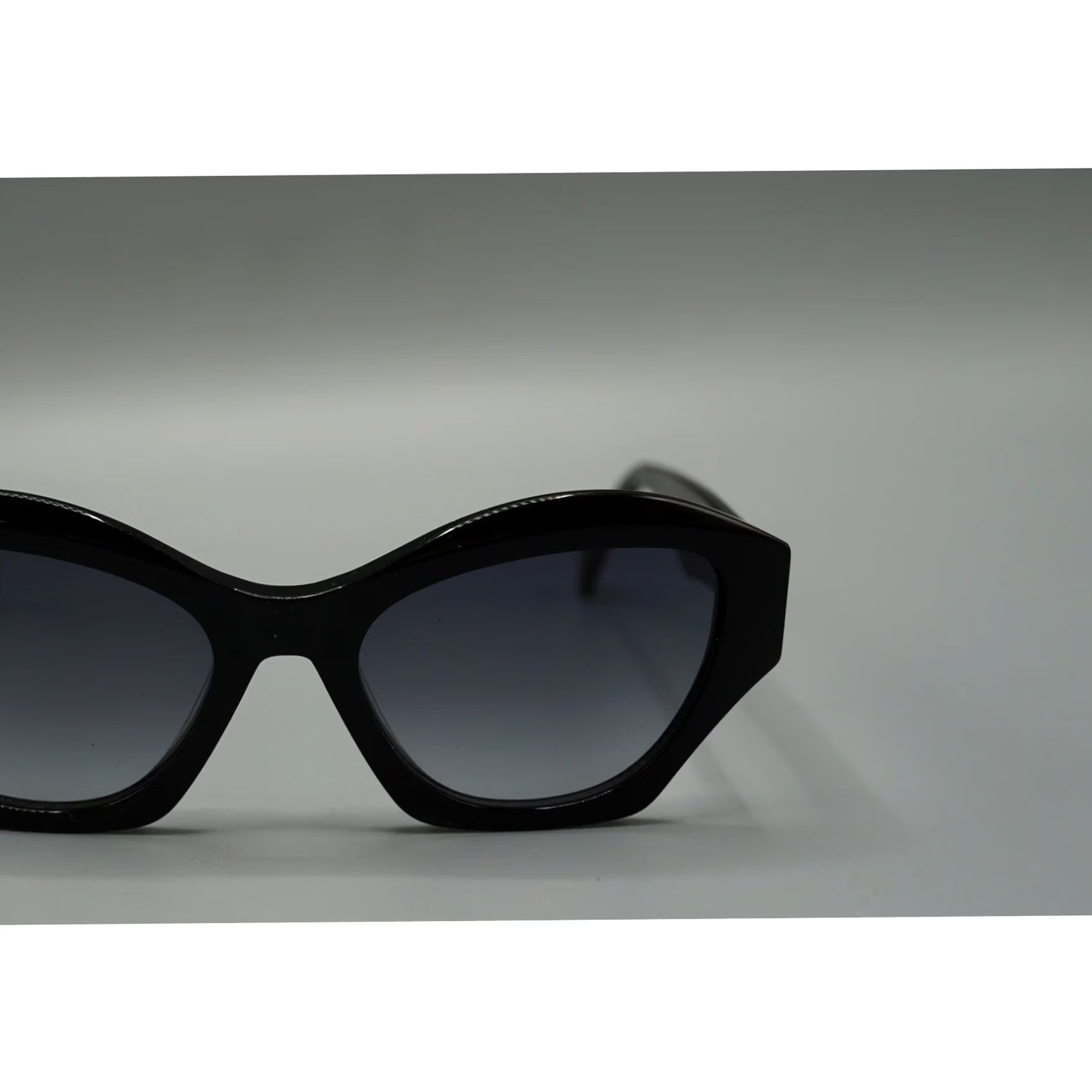 Vintage Yussimi WR2023-50 C3 Geometric Butterfly Cat-Eye Sunglasses Gray Gradient Lens Black Gloss Size ONE SIZE - 2 Thumbnail