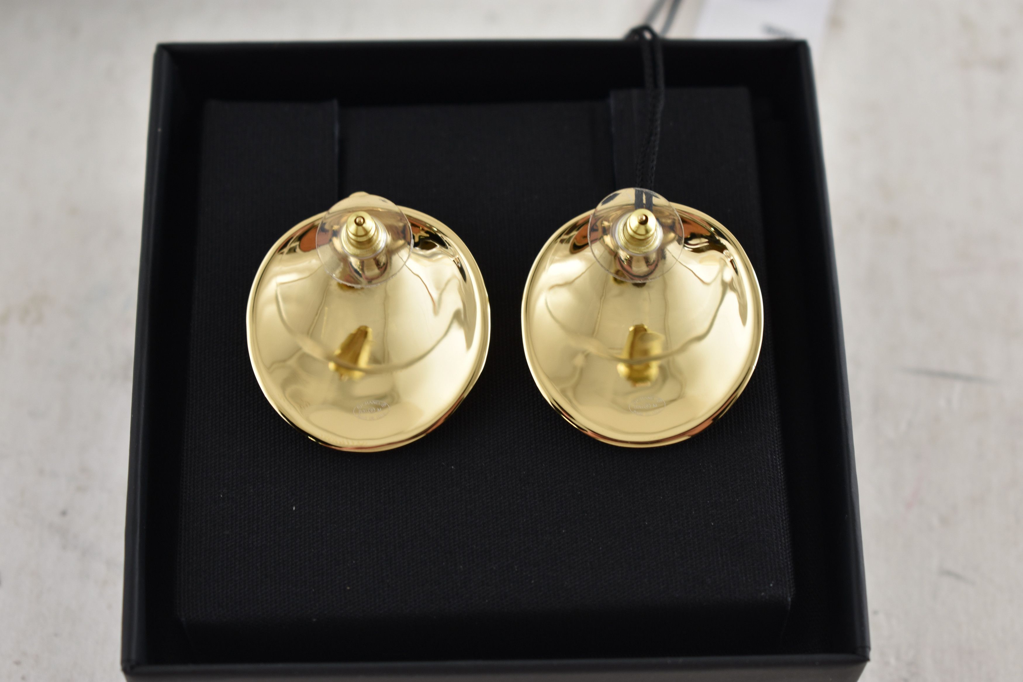 Chanel 26M Coco Beach Shell Seashell CC Logo Dangle Drop Earrings Size ONE SIZE - 12 Thumbnail