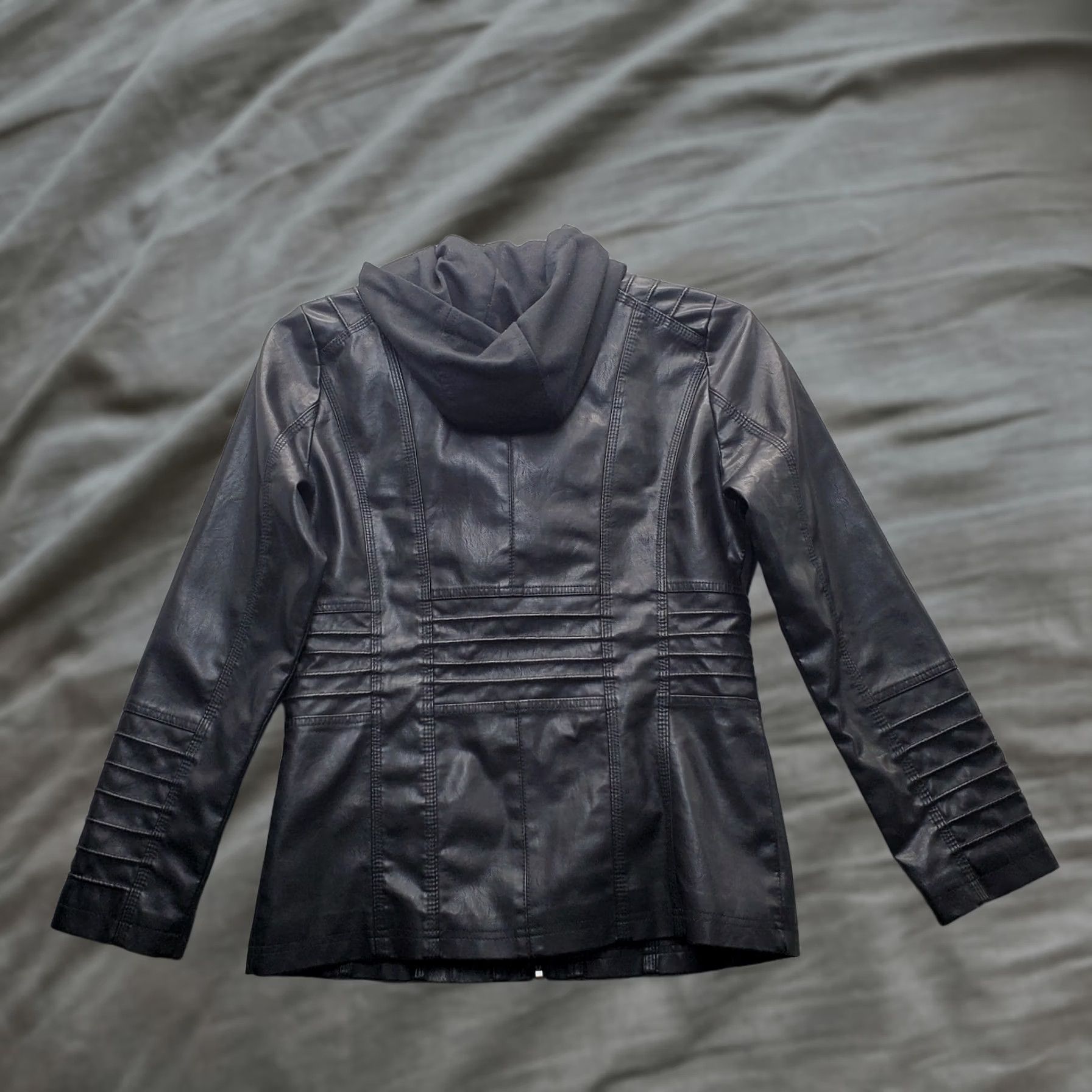 Vintage Springrain Womens Size M Black Hooded Full Zip Faux Leather Bomber Jacket, Pocket, Short Length, Zip, Casual Outerwear 90s Theme? Size M / US 6-8 / IT 42-44 - 1 Thumbnail