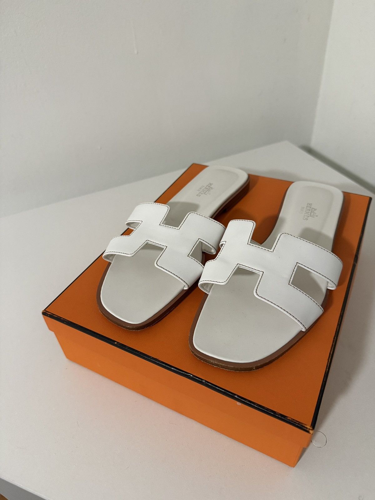 Hermes ORAN SANDAL IN BOX CALF 390 02 BLANC PIQUR ES HAVANE Size US 9 / IT 39 - 6 Thumbnail