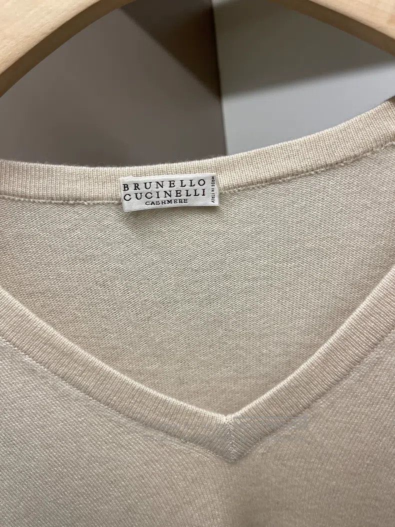 Brunello Cucinelli Brunello Cucinelli Beige Beaded V-Neck Cashmere Sweater Size M / US 6-8 / IT 42-44 - 4 Thumbnail