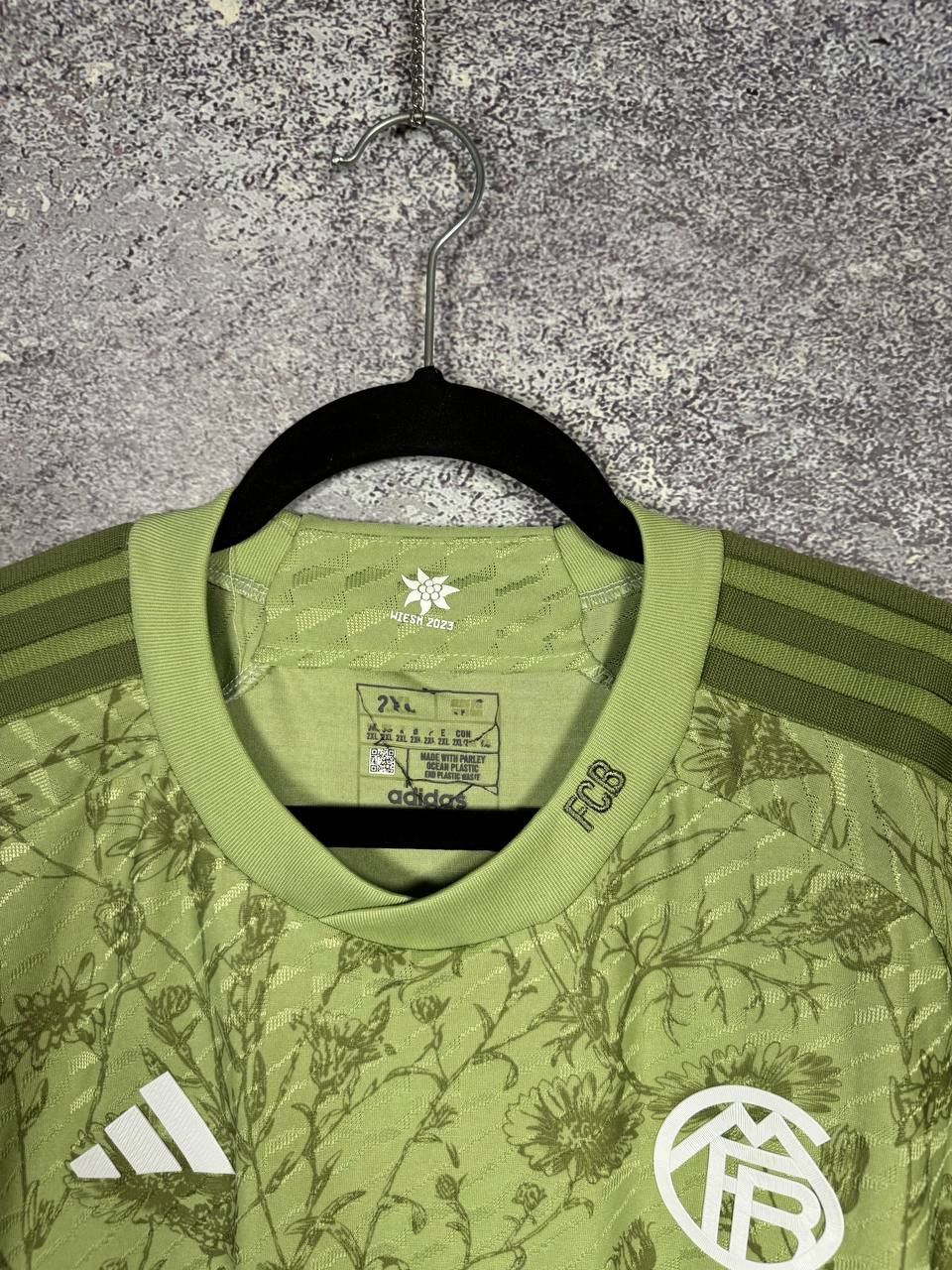 Vintage Bayern Munich 2023/24 Fan Octoberfest Soccer Jersey Size US XXL / EU 58 / 5 - 6 Thumbnail