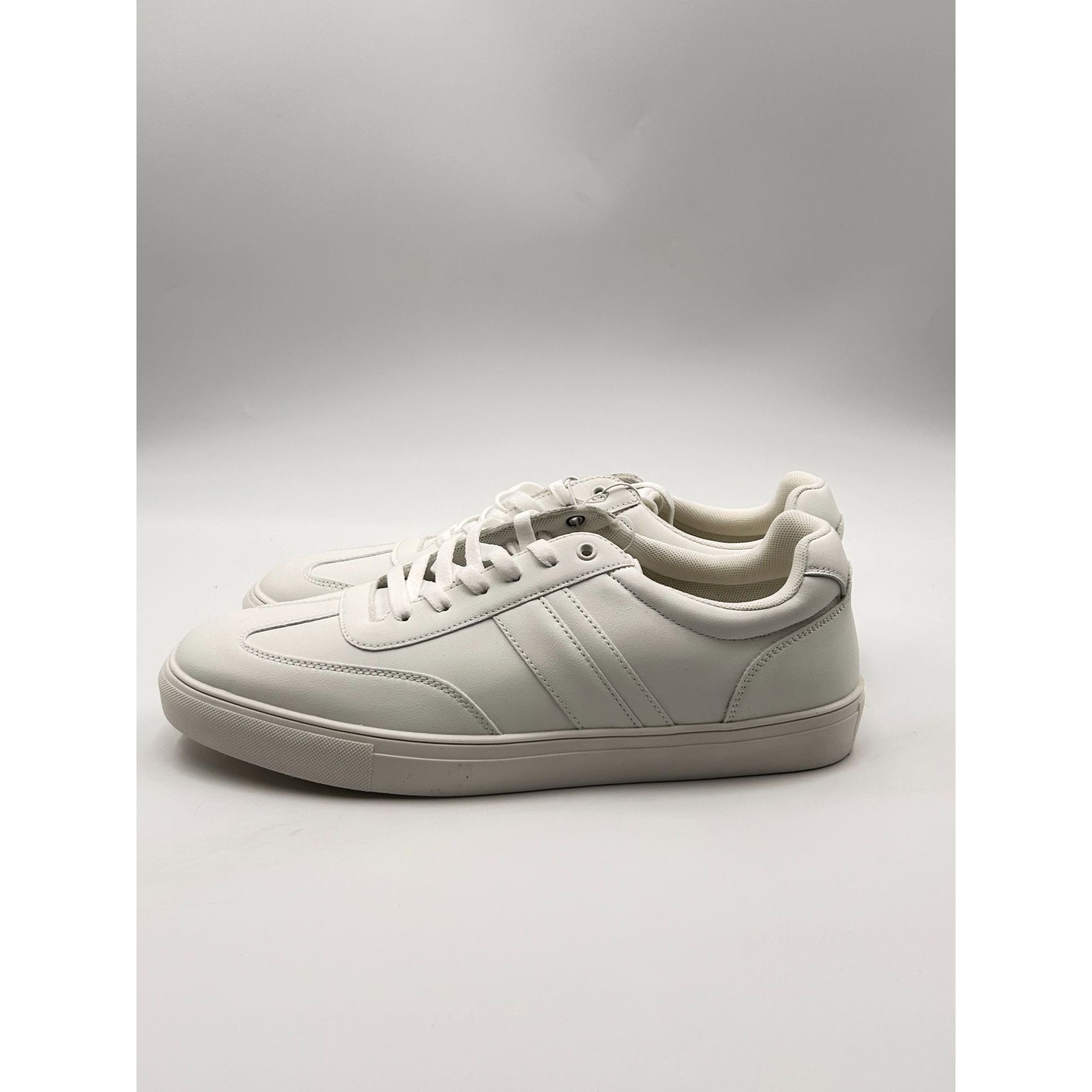 Perry Ellis Perry Ellis Portfolio White Low Top Sneakers Men US 12 Casua Size US 12 / EU 45 - 1 Thumbnail