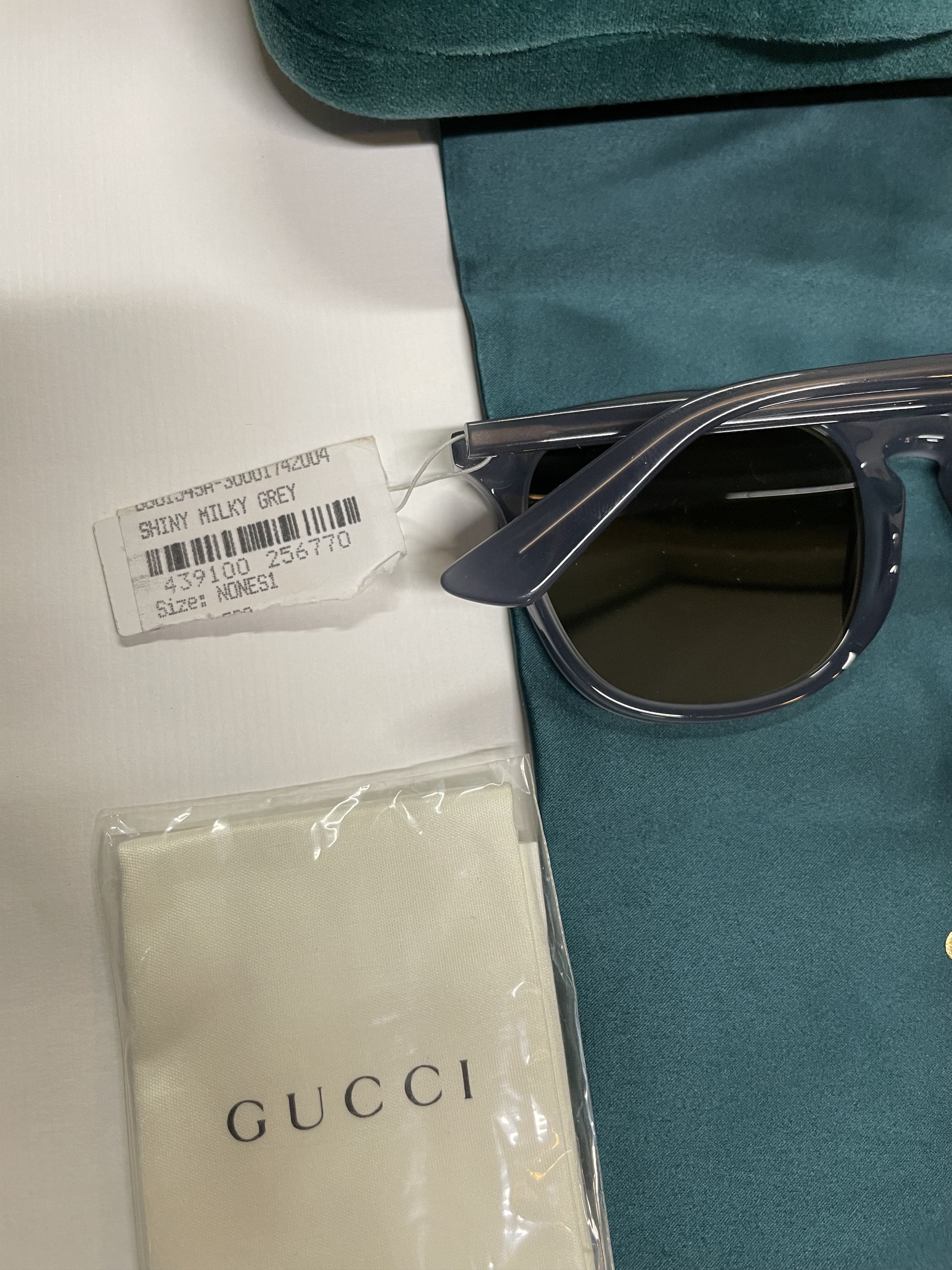 Gucci Gucci GG0154SA 004 Shiny Milky Grey Unisex Sunglasses Size ONE SIZE - 4 Thumbnail