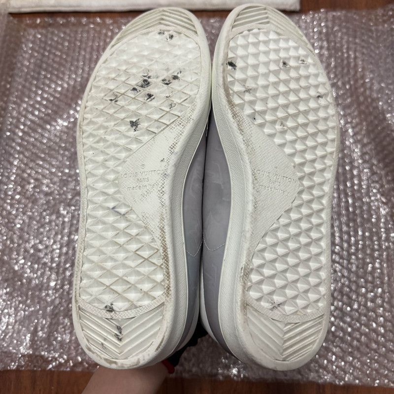 Louis Vuitton Louis Vuitton Luxurious Monogram Sneakers for Men - Size US 8.5 / EU 41-42 - 4 Thumbnail