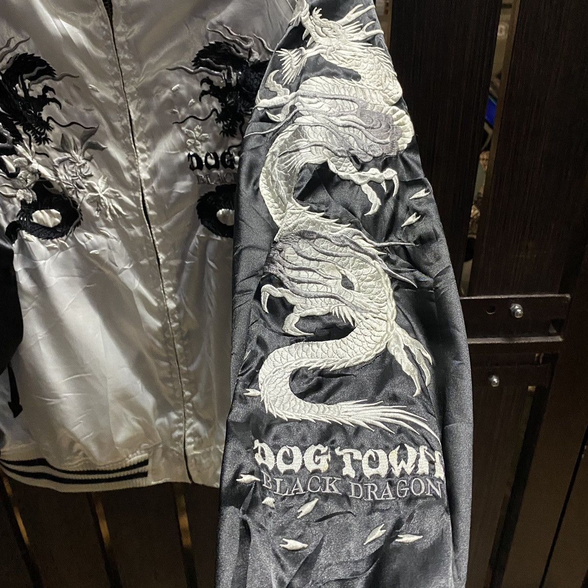 Dogtown × Vintage Vintage Dogtown Black Dragon Size US XL / EU 56 / 4 - 5 Thumbnail