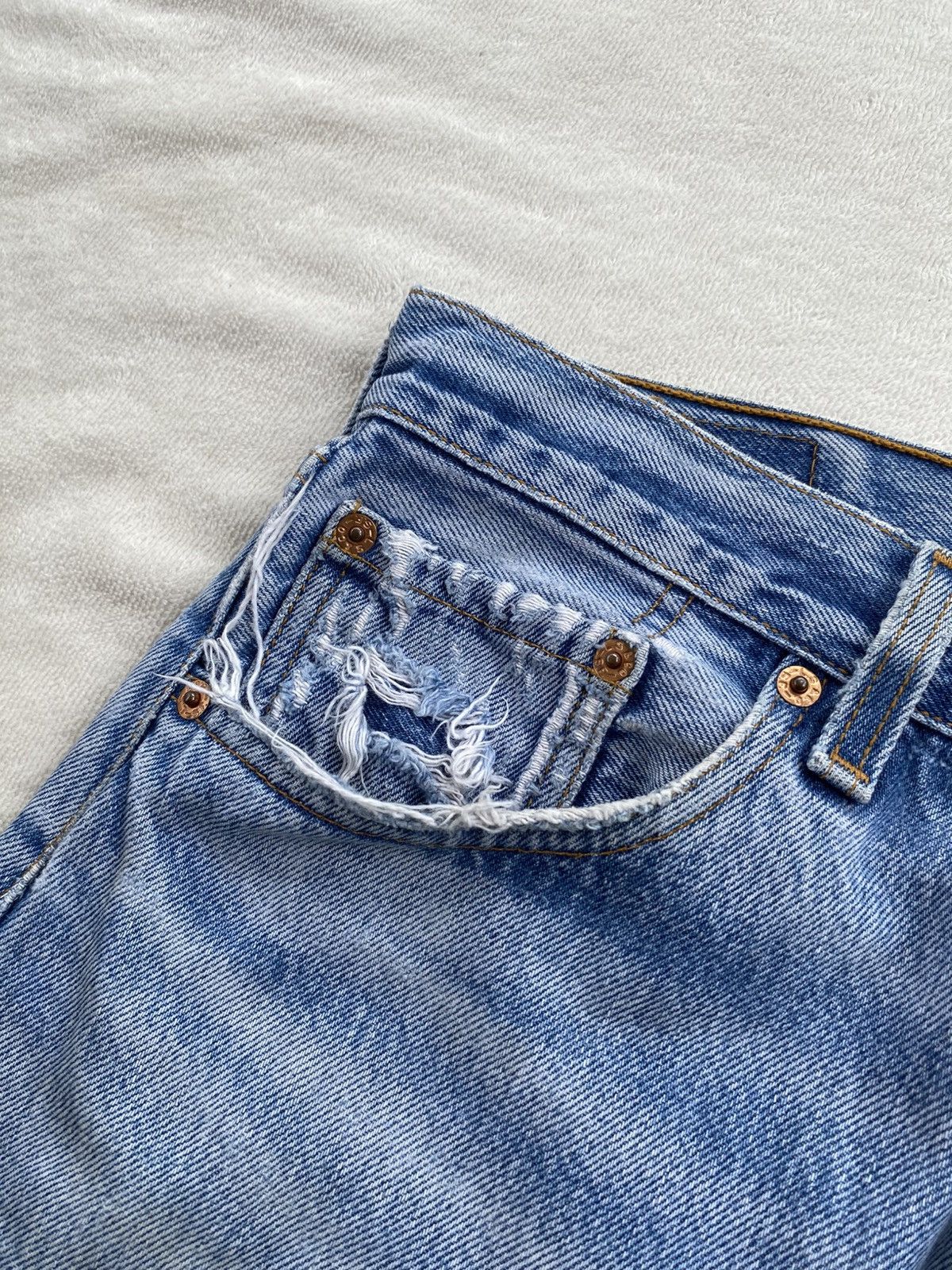 Levi's VINTAGE LEVIS 501xx DISTRESSED JEANS PANTS Size US 33 - 6 Thumbnail