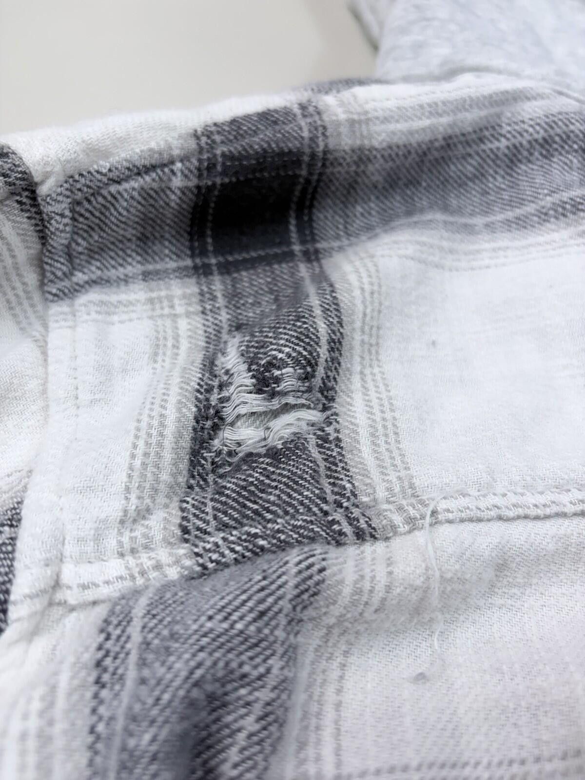 American Eagle Outfitters American Eagle Distressed Plaid Hooded Flannel Shirt Size M Size US M / EU 48-50 / 2 - 7 Thumbnail