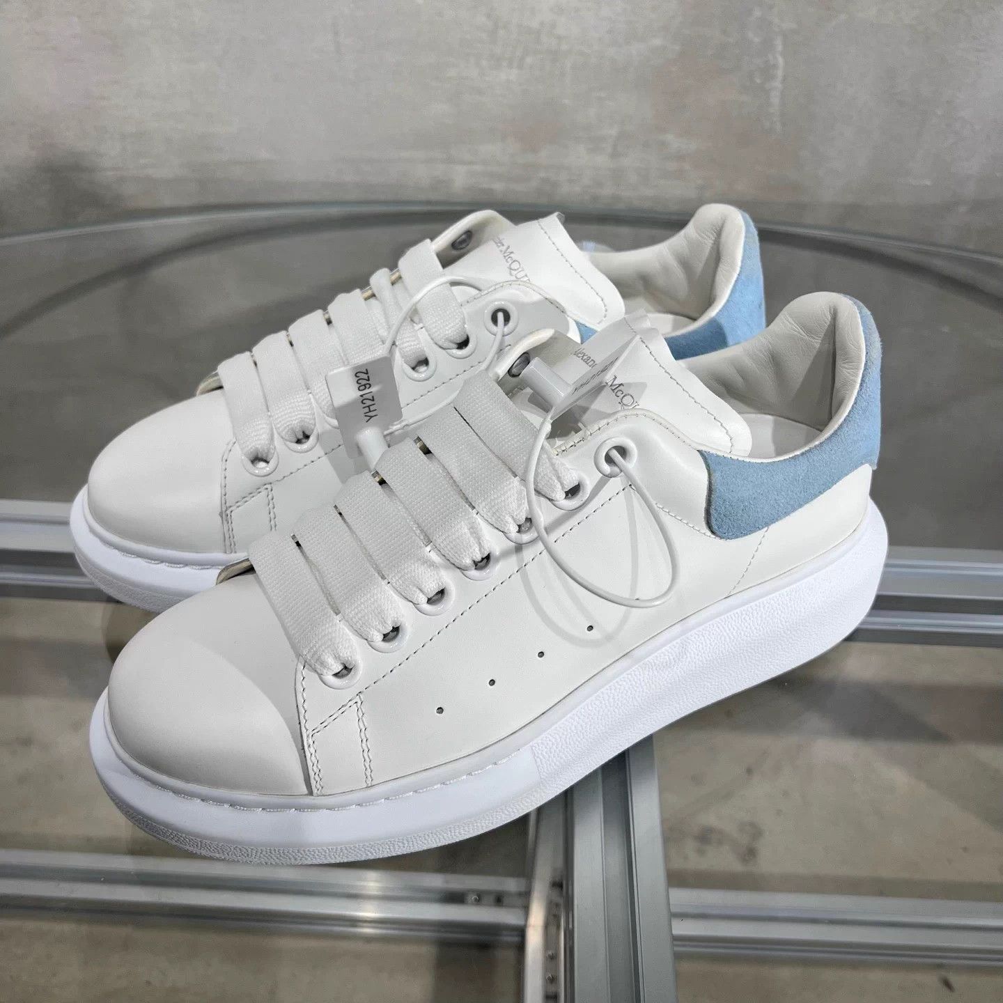 Alexander McQueen Alexander McQueen blue tab white sneakers EU 38.5 Size US 7.5 / IT 37.5 - 2 Thumbnail